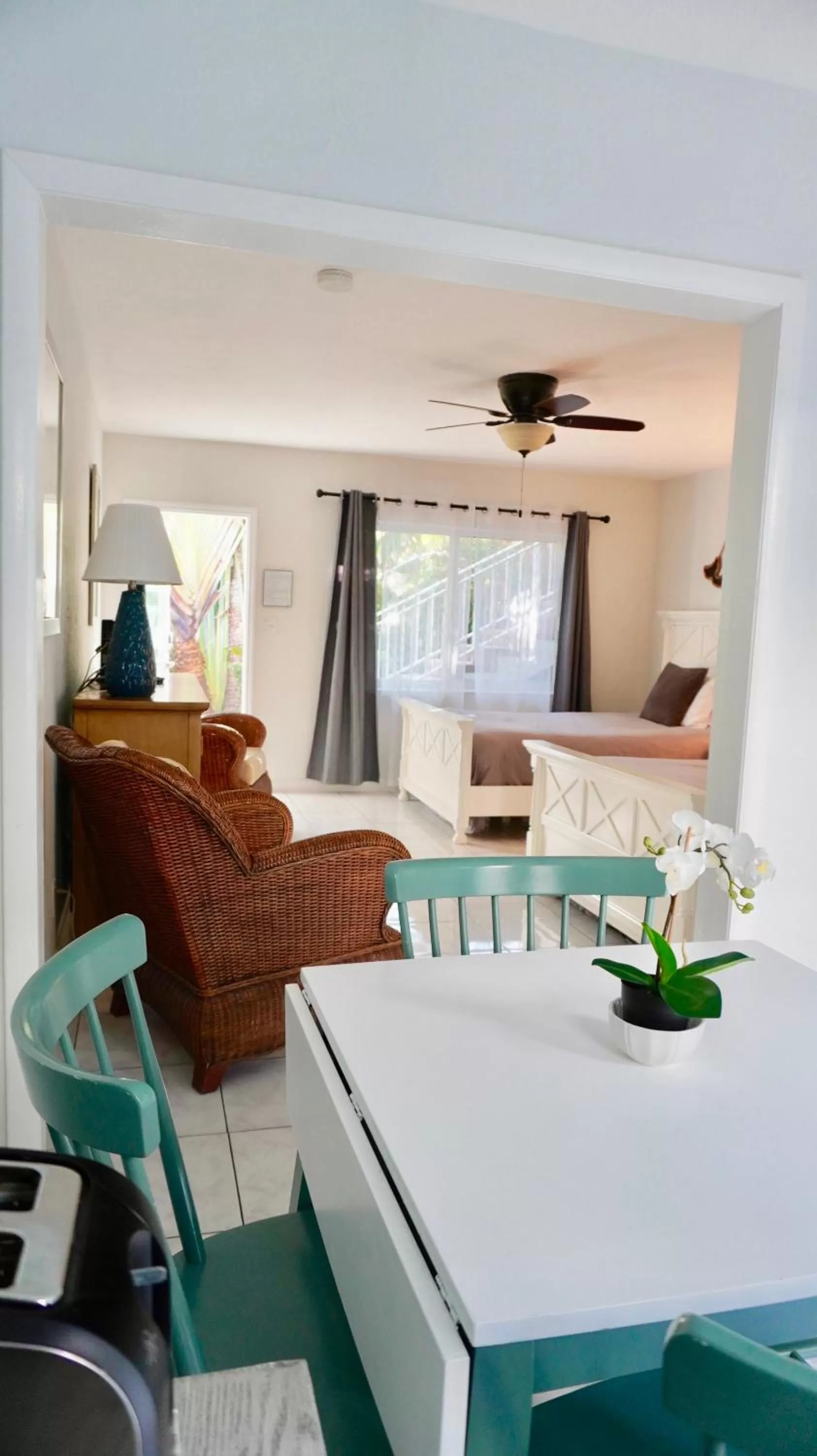 Dining area in 4145 By The Sea Inn & Suites