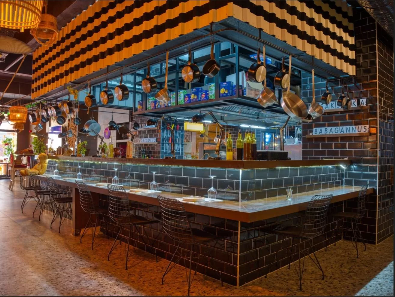 Restaurant/places to eat in Anjeliq Downtown Boutique Hotel