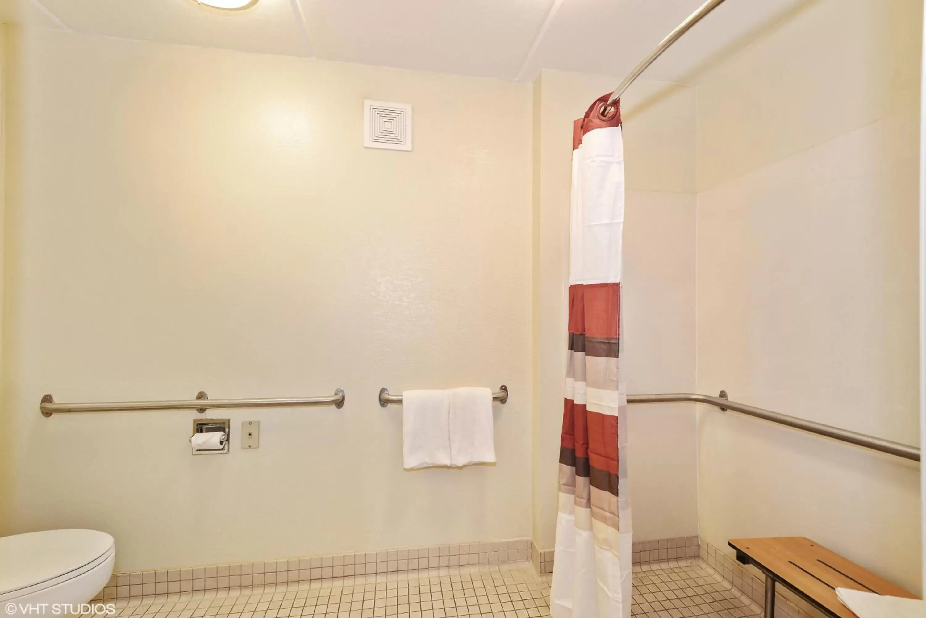 Bathroom in Red Roof Inn Tampa Fairgrounds - Casino