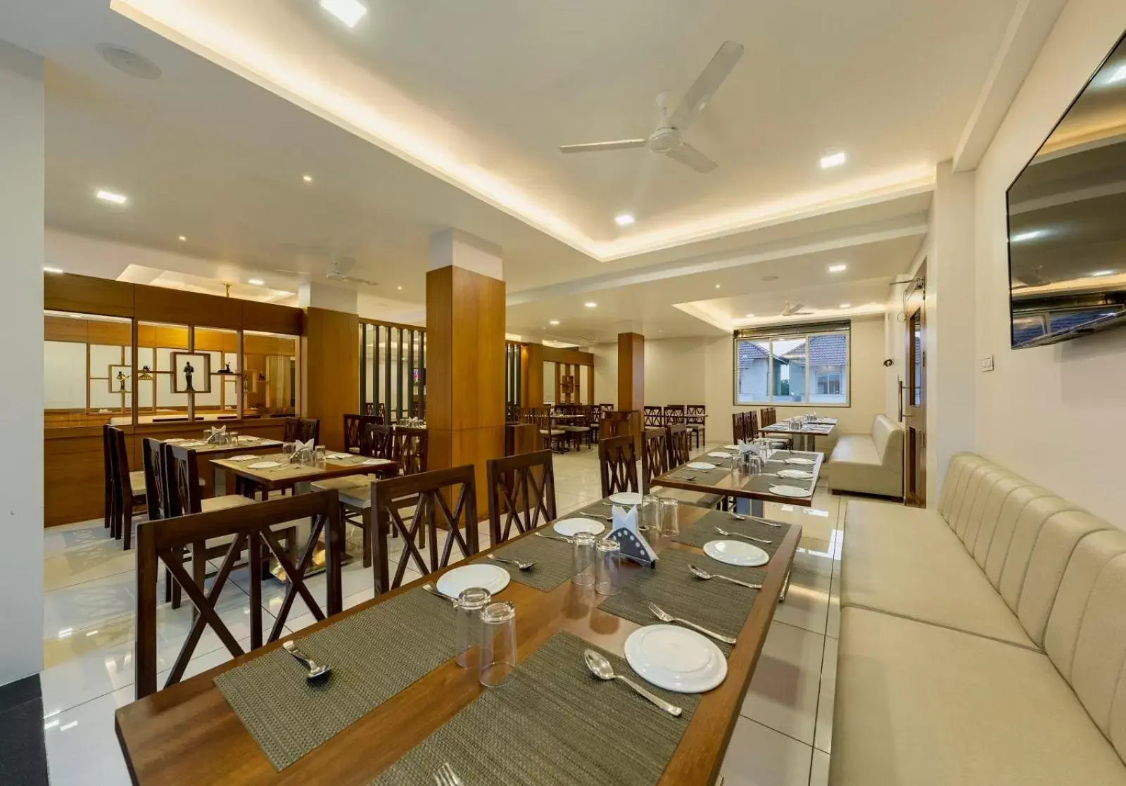 Restaurant/places to eat in Hotel Grand Indu, 3 Star Kolhapur Restaurant/places to eat in Hotel Grand Indu, 3 Star Kolhapur