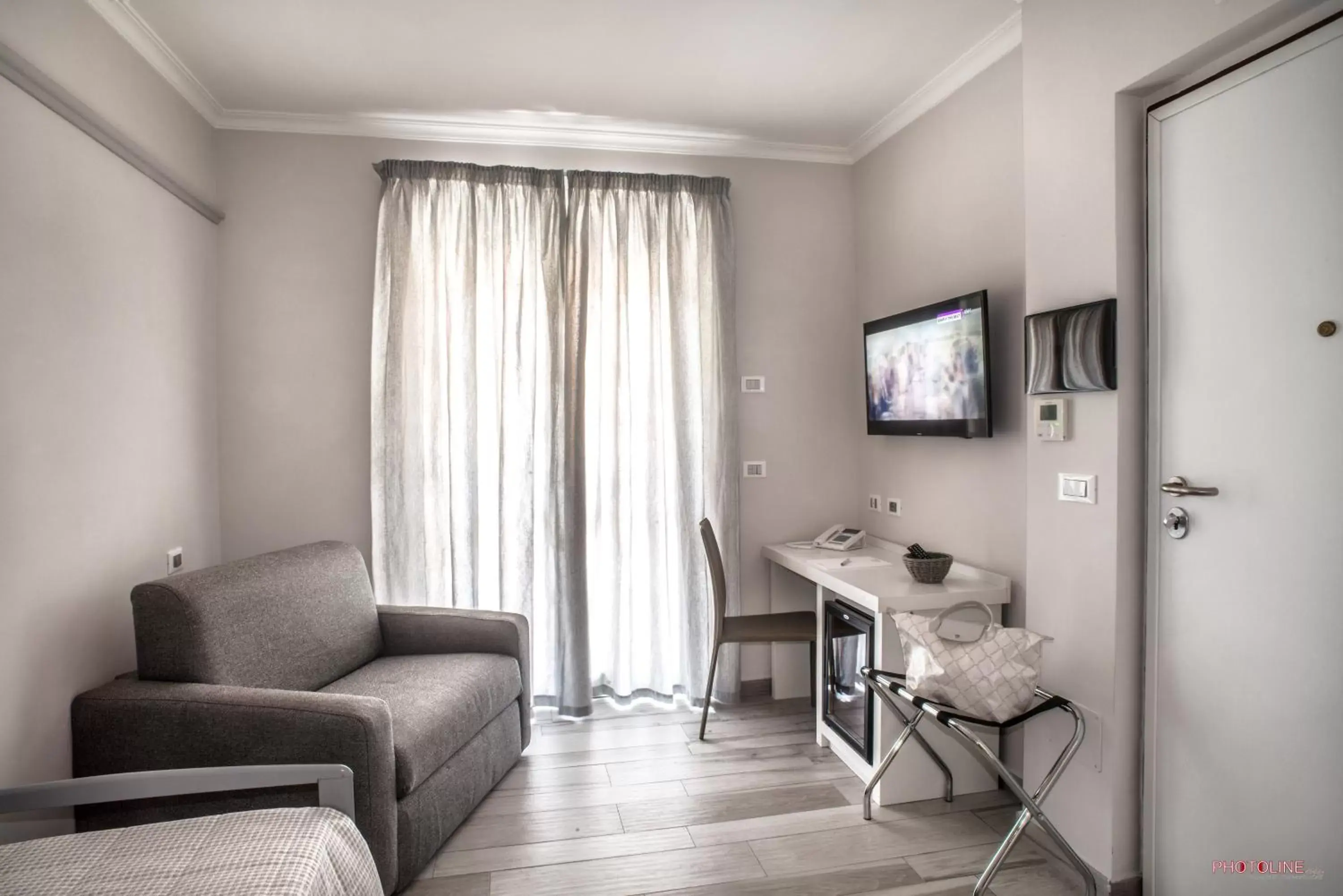 Bedroom, TV/Entertainment Center in Hotel Villa Giulia