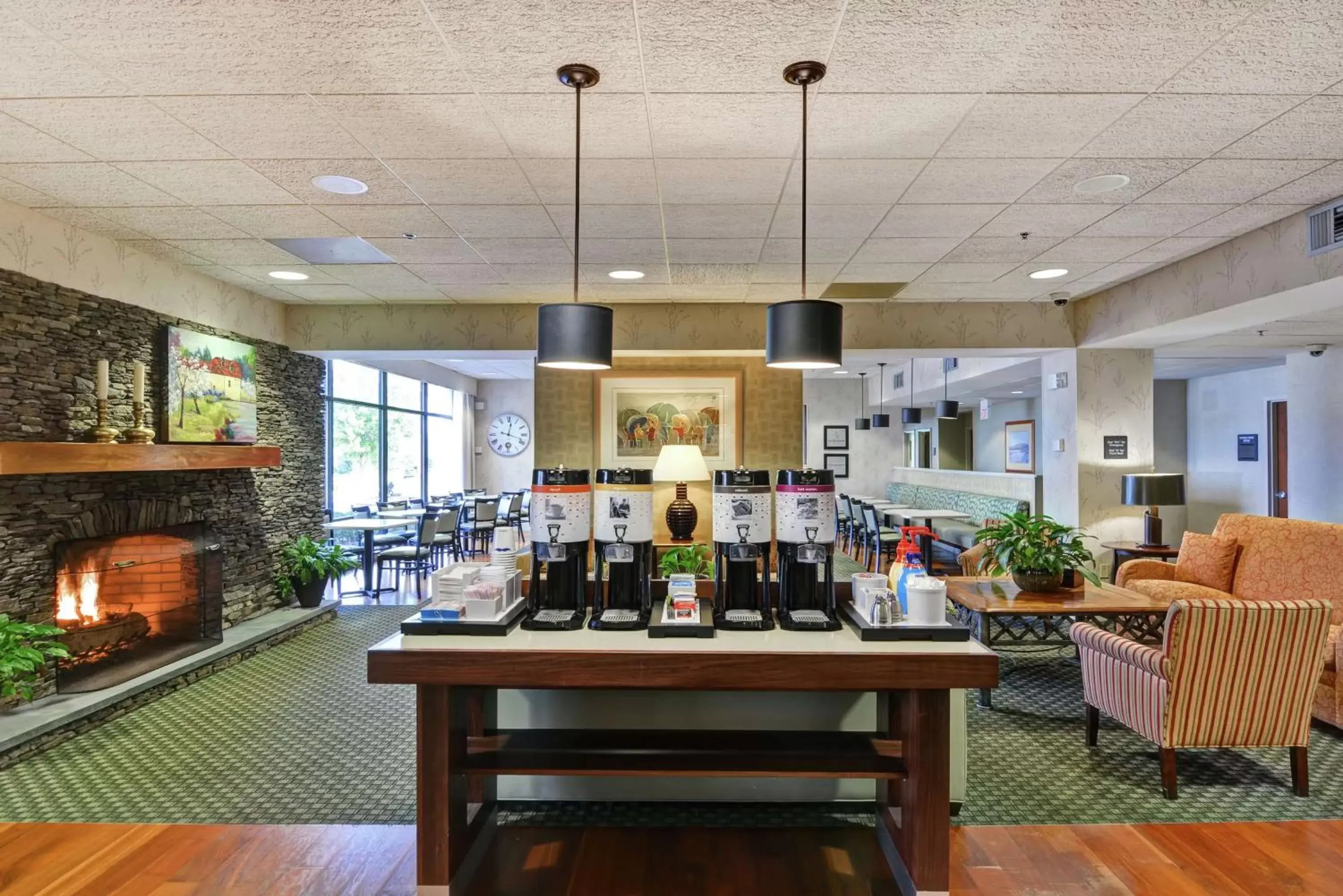 Dining area in Hampton Inn Bloomsburg