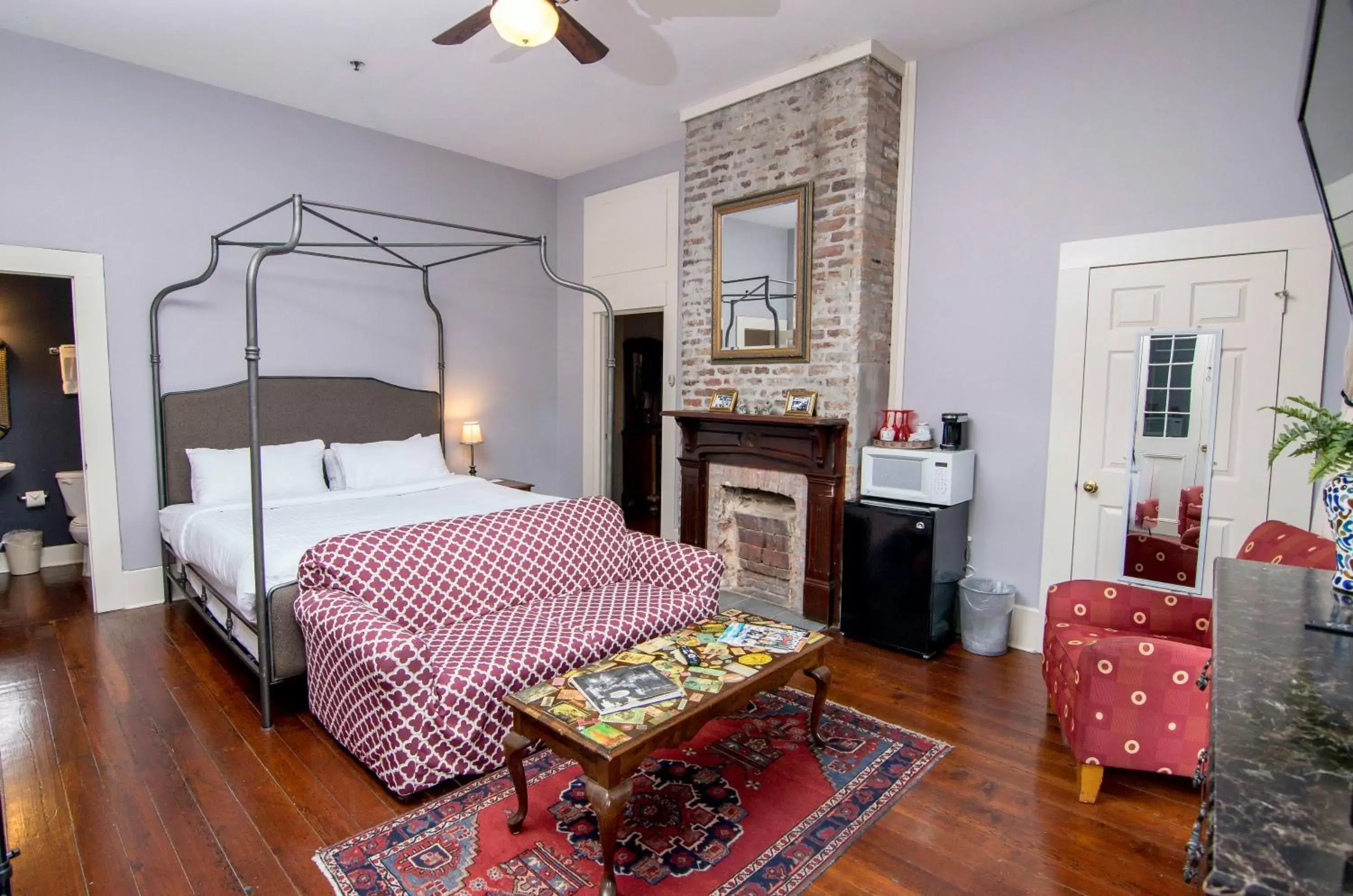 Photo of the whole room, Bed in Rathbone Mansions New Orleans