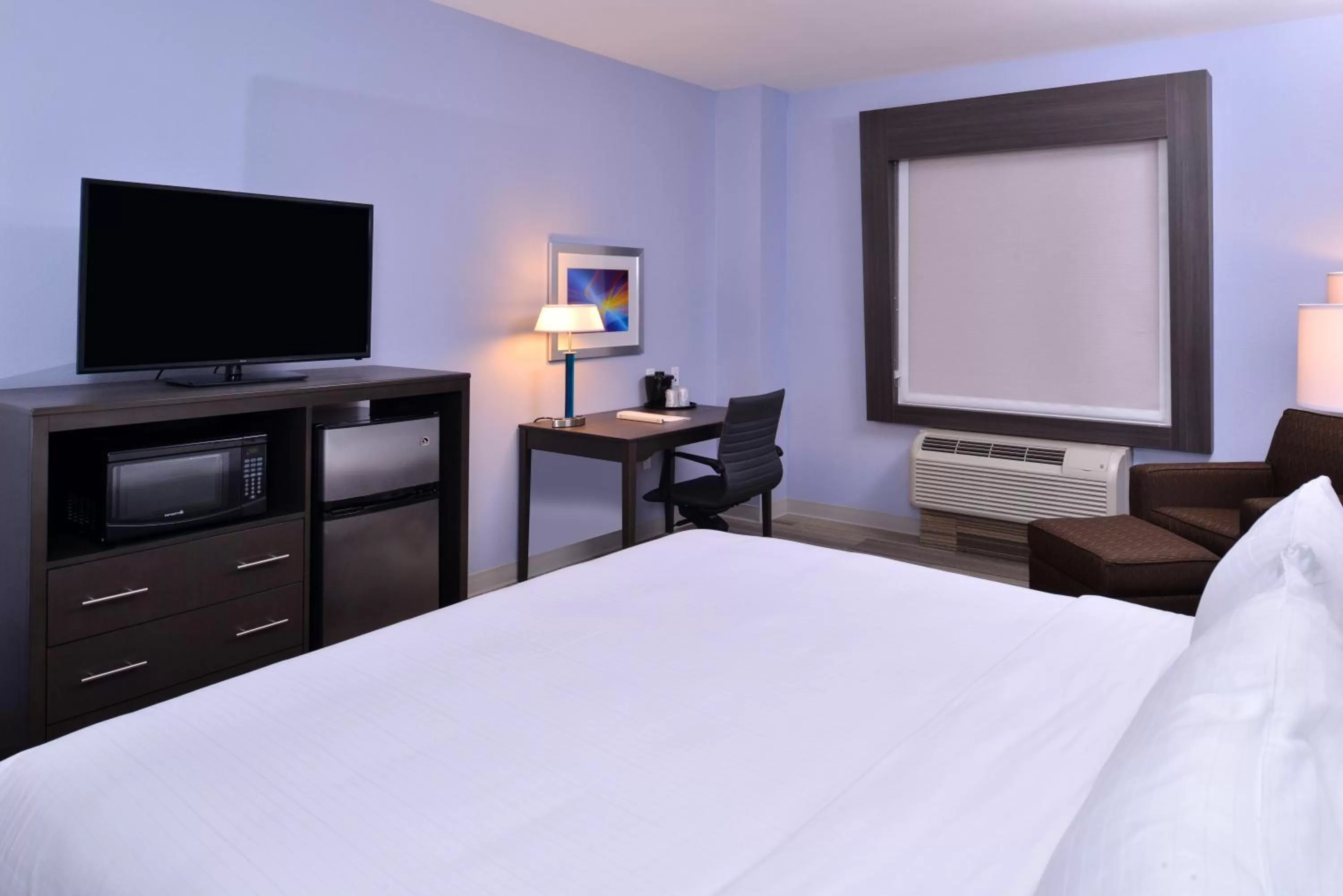 Photo of the whole room, Bed in Holiday Inn Express Hotels & Suites Loma Linda by IHG