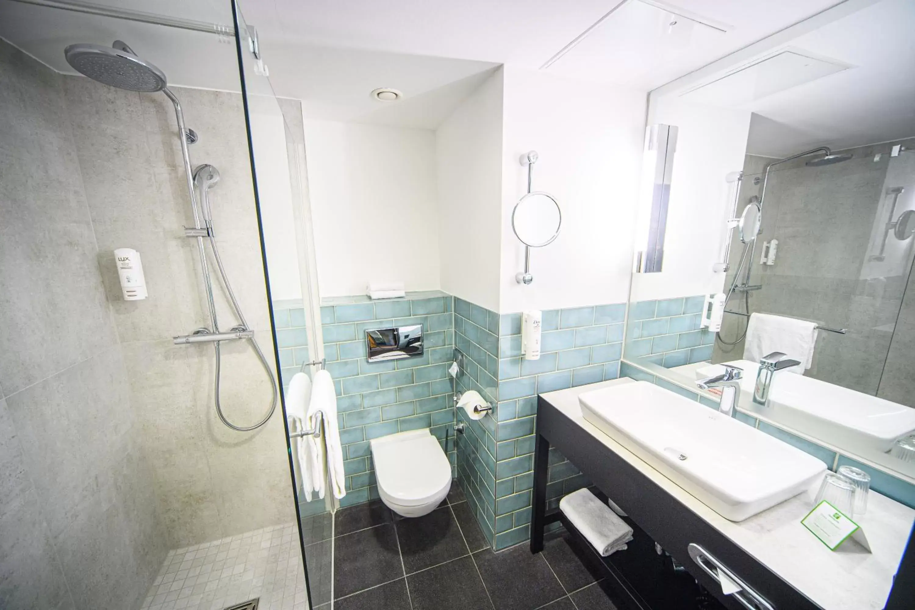 Bathroom in Holiday Inn Lübeck by IHG Bathroom in Holiday Inn Lübeck by IHG