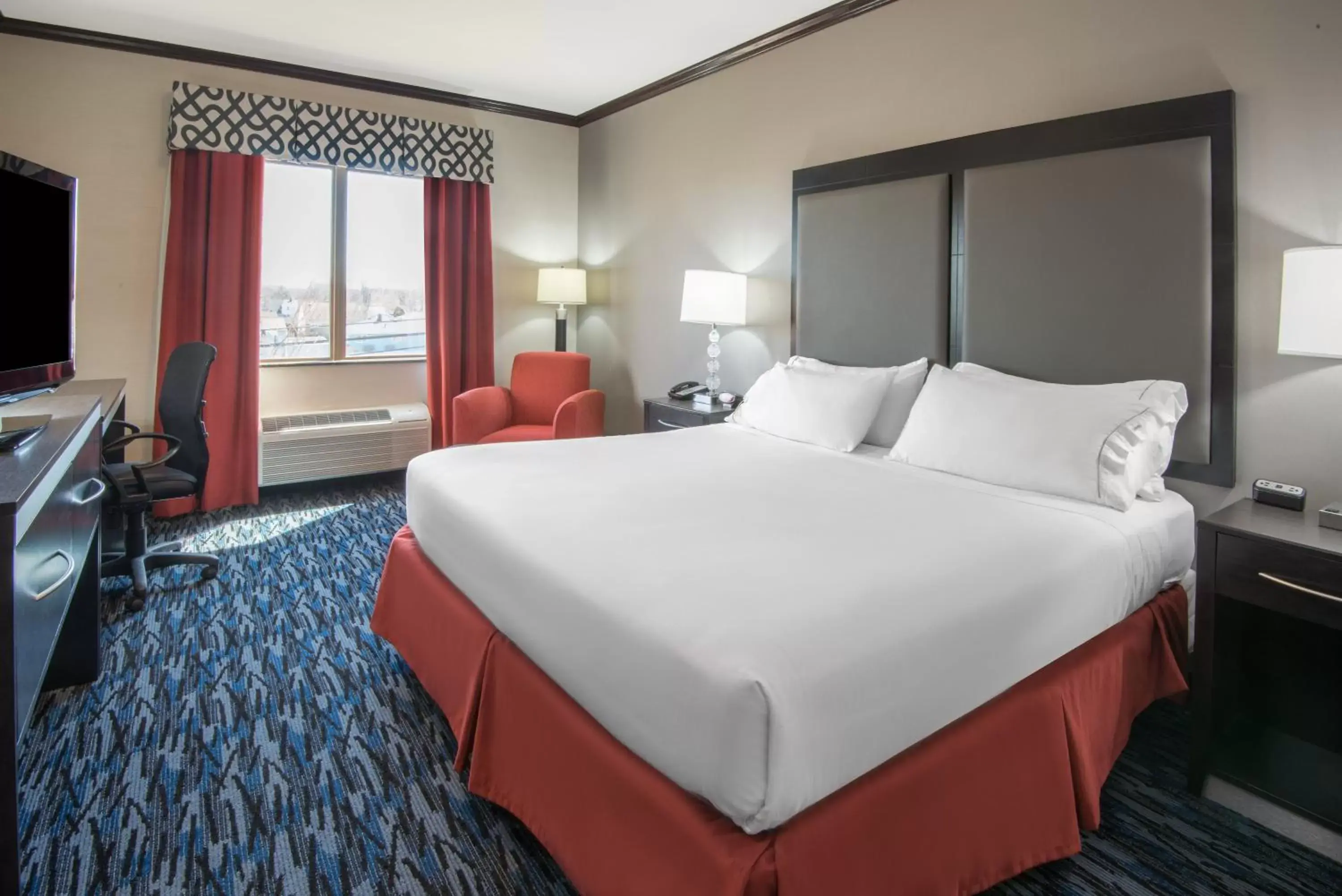 Photo of the whole room, Bed in Holiday Inn Express Cleveland Airport - Brook Park, an IHG Hotel