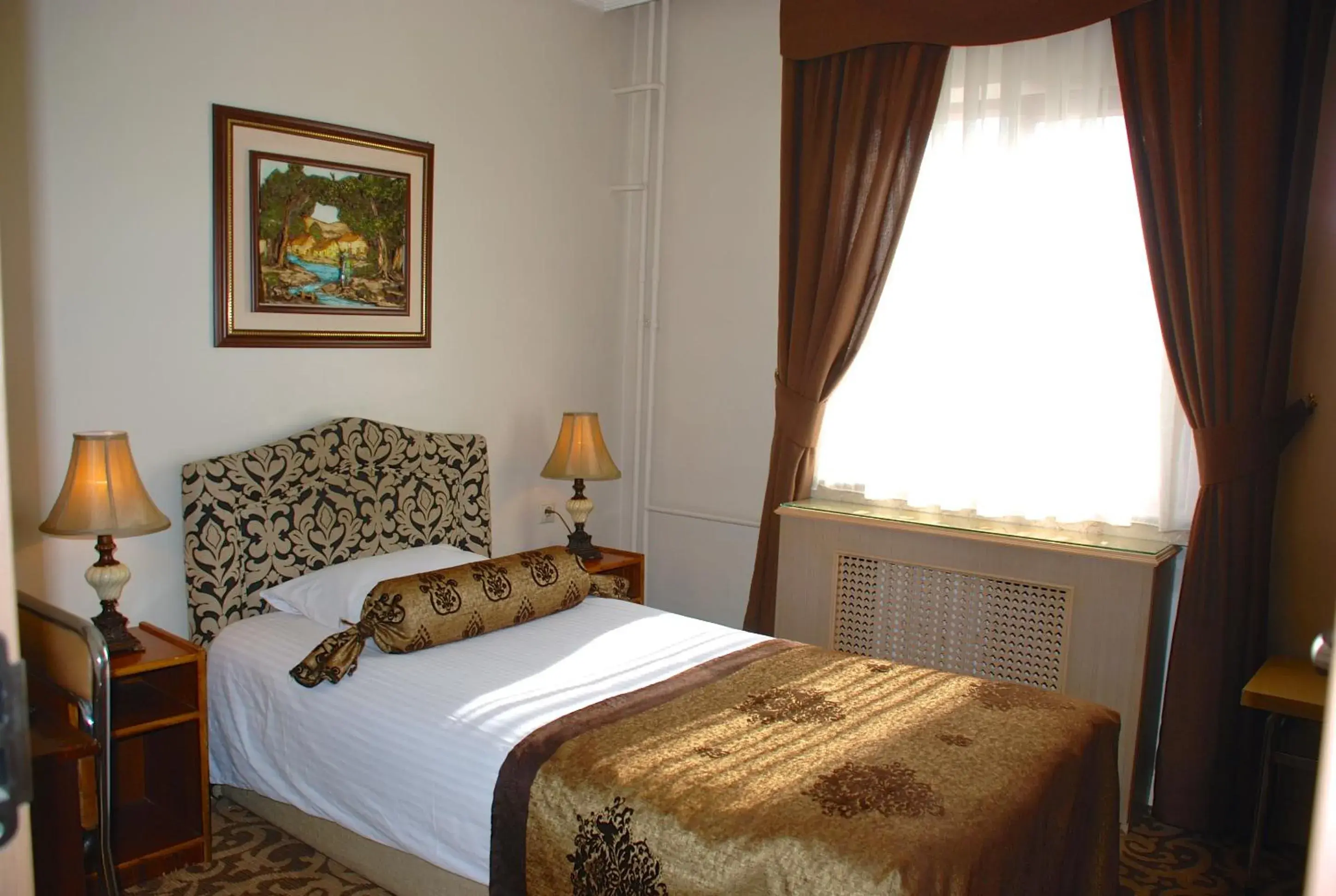 Photo of the whole room, Bed in Hotel Mithat