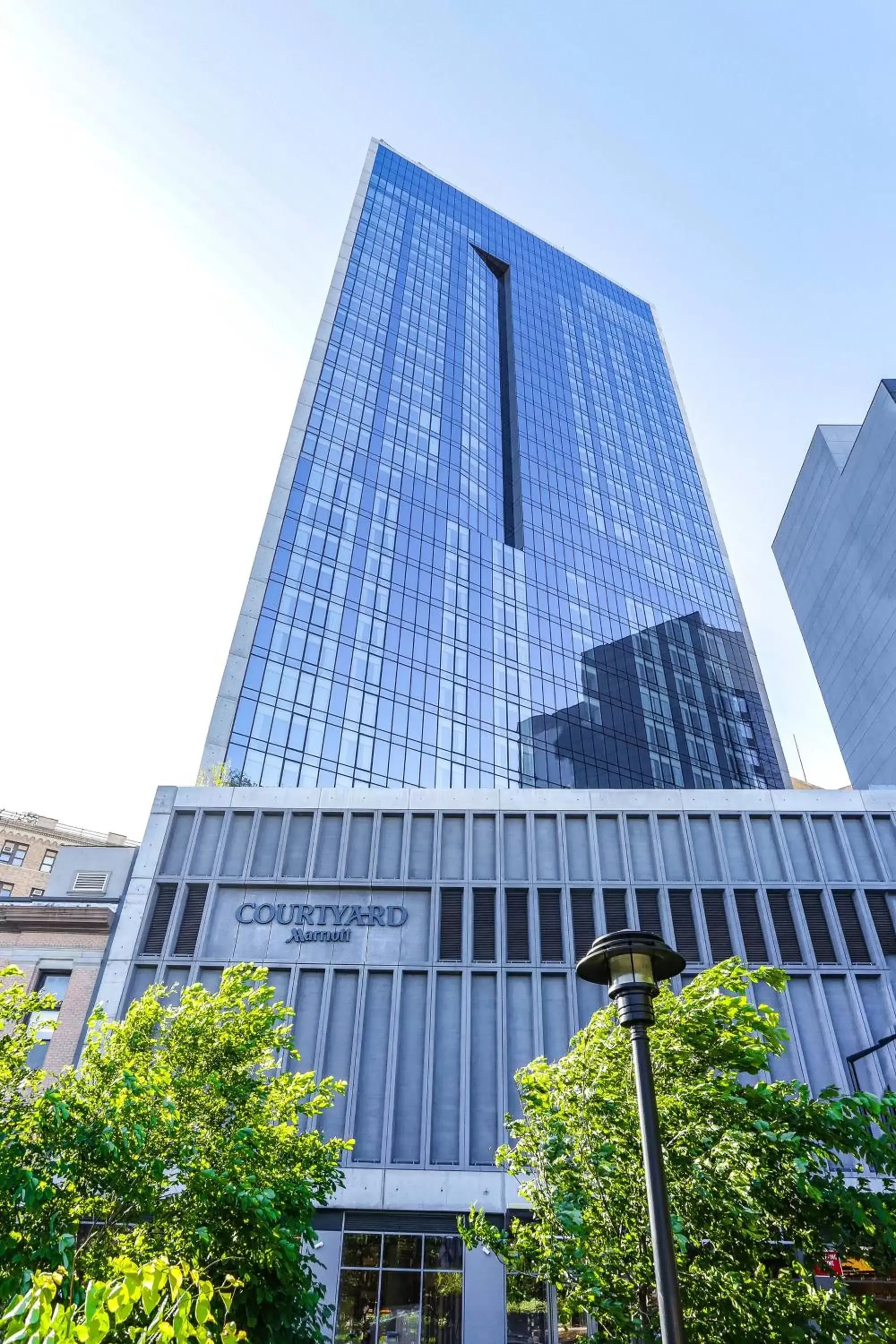 Property Building in Courtyard by Marriott Long Island City/New York Manhattan View