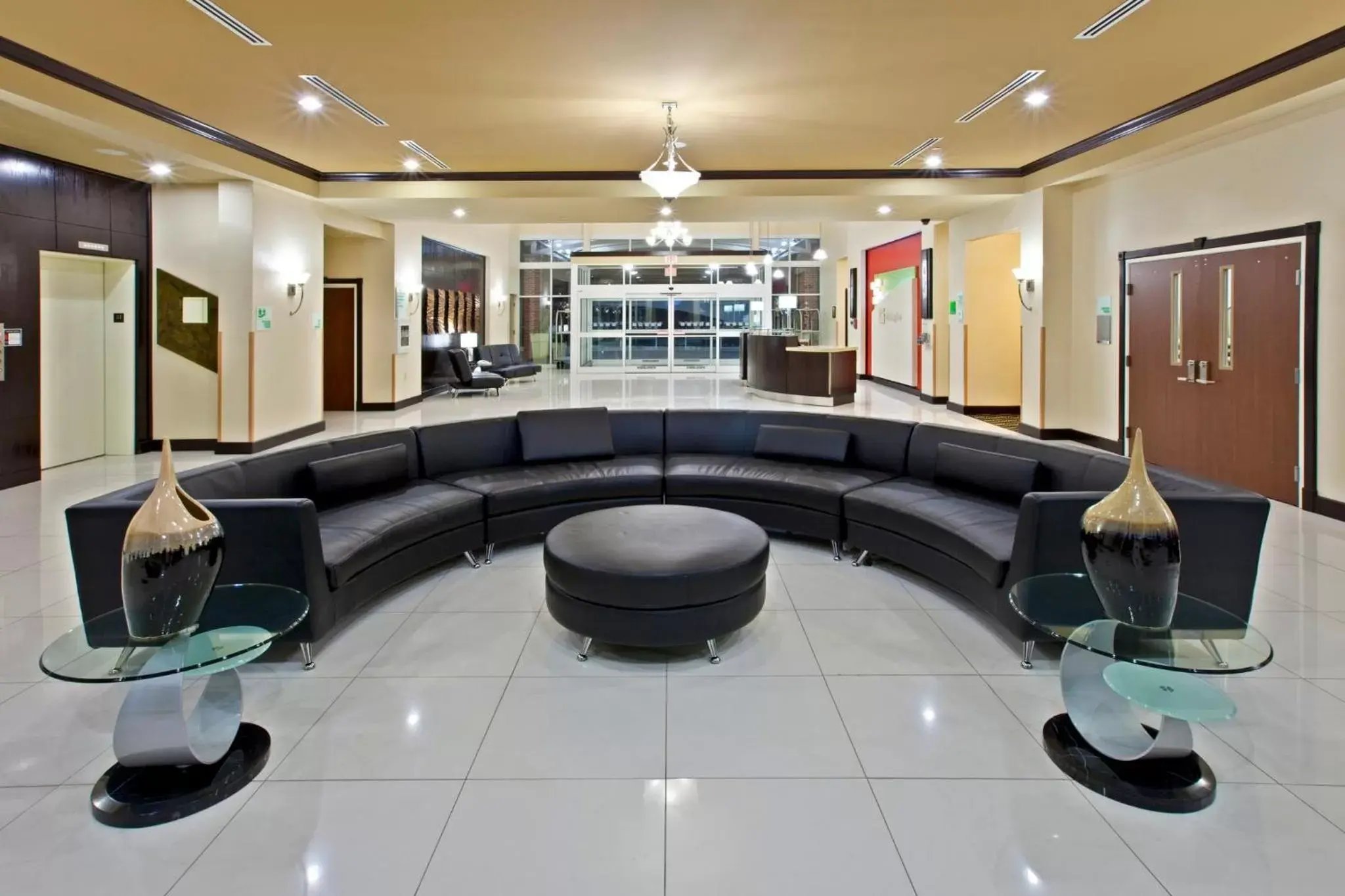 Lobby or reception in Holiday Inn Louisville Airport South, an IHG Hotel