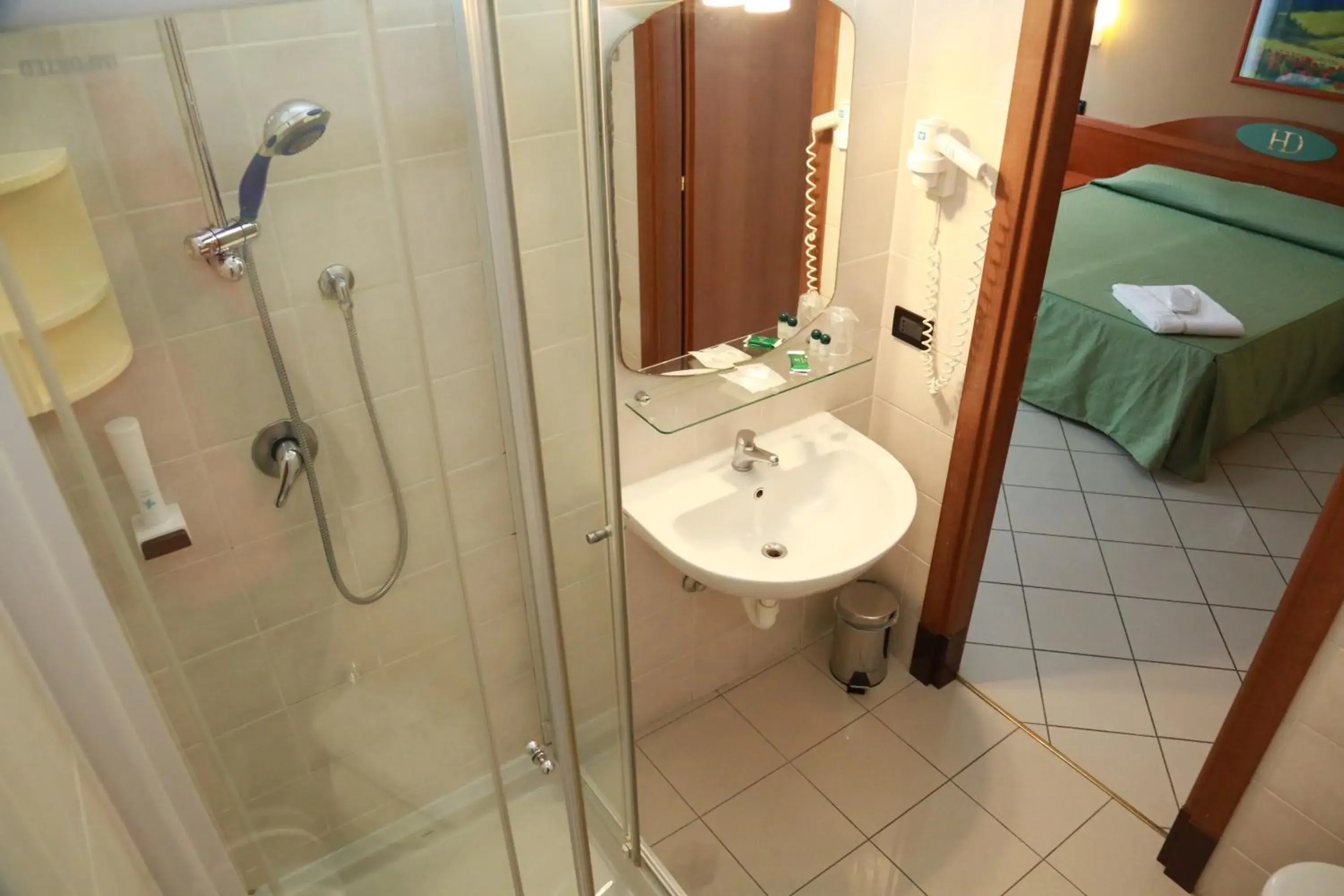 Shower, Bathroom in Hotel Dor