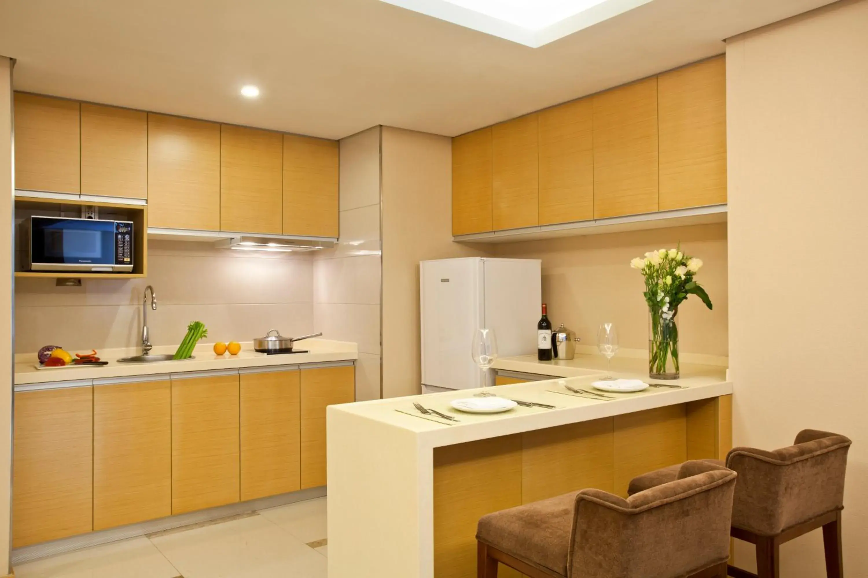 Kitchen or kitchenette, Kitchen/Kitchenette in Regal Plaza Hotel & Residence