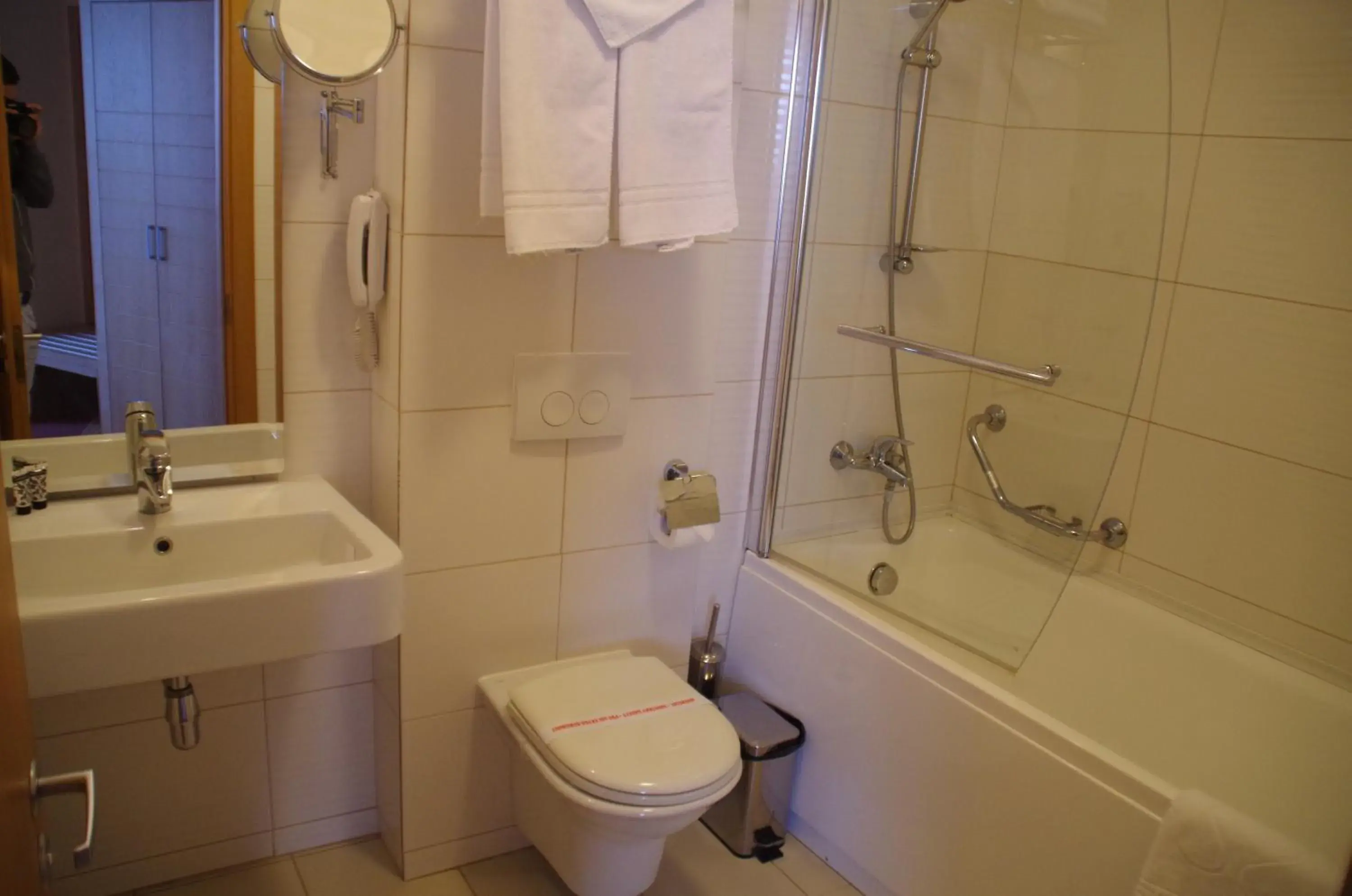 Bath, Bathroom in BW Premier Collection Mari Vila Hotel
