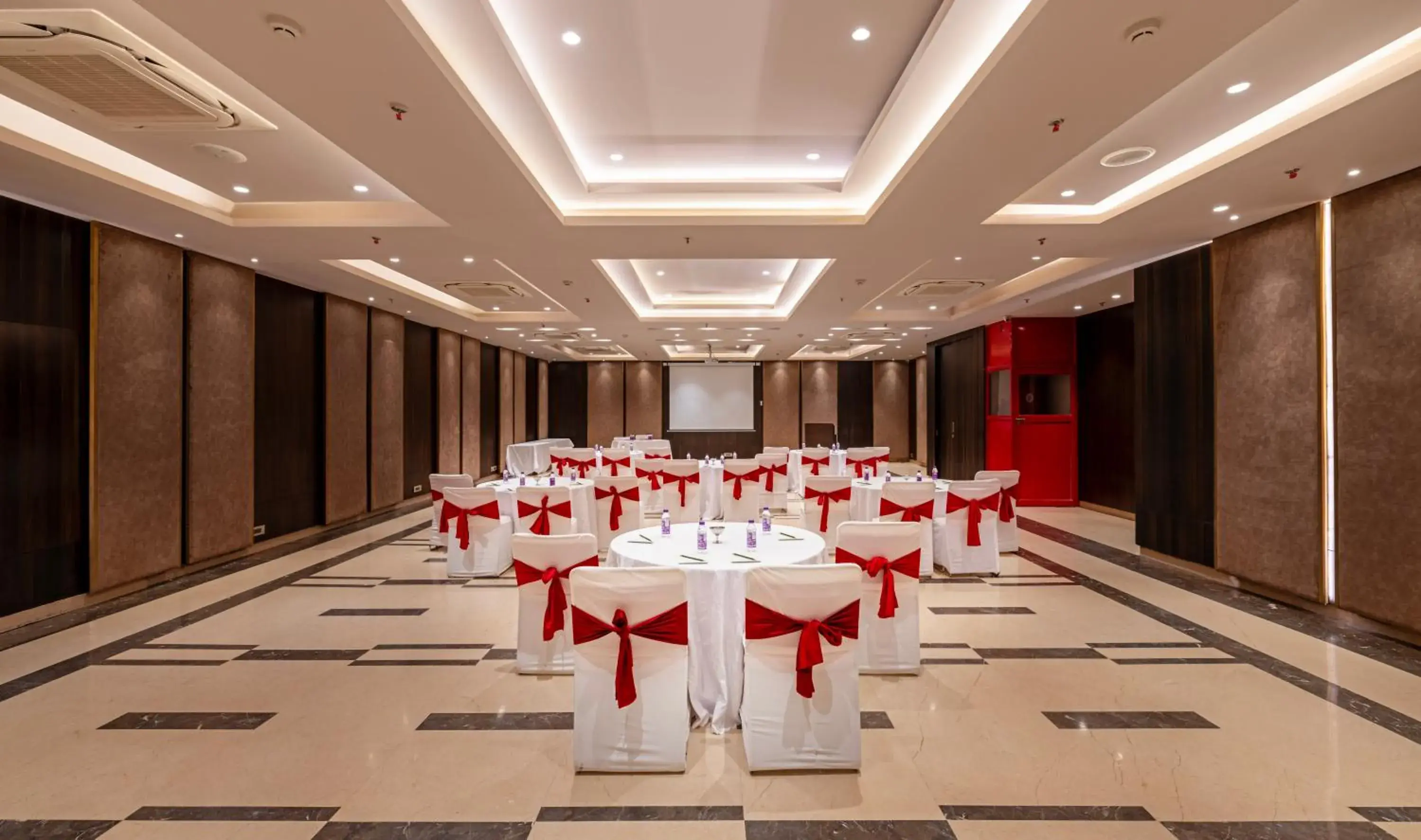 Banquet/Function facilities in Hotel Saket 27