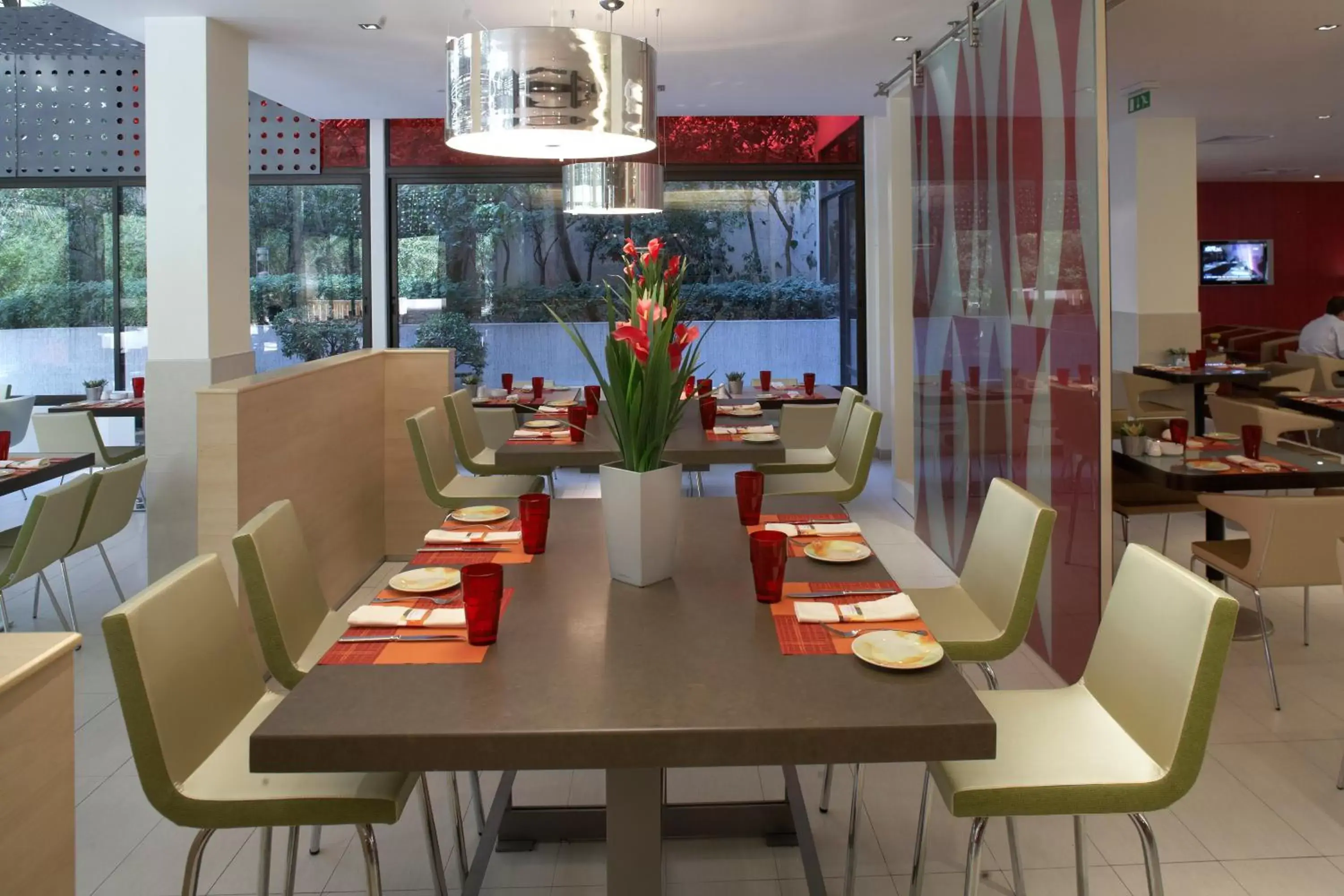 Restaurant/Places to Eat in Novotel Athens