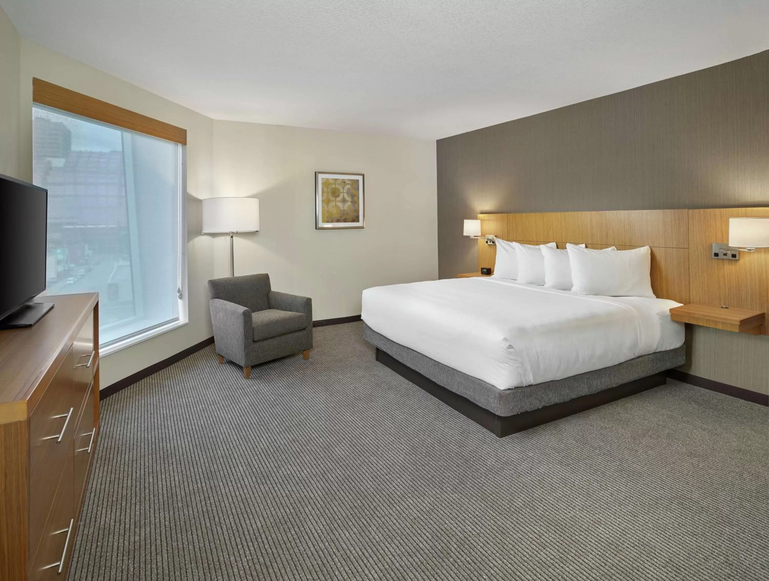Bedroom, Bed in DoubleTree by Hilton Edmonton Downtown