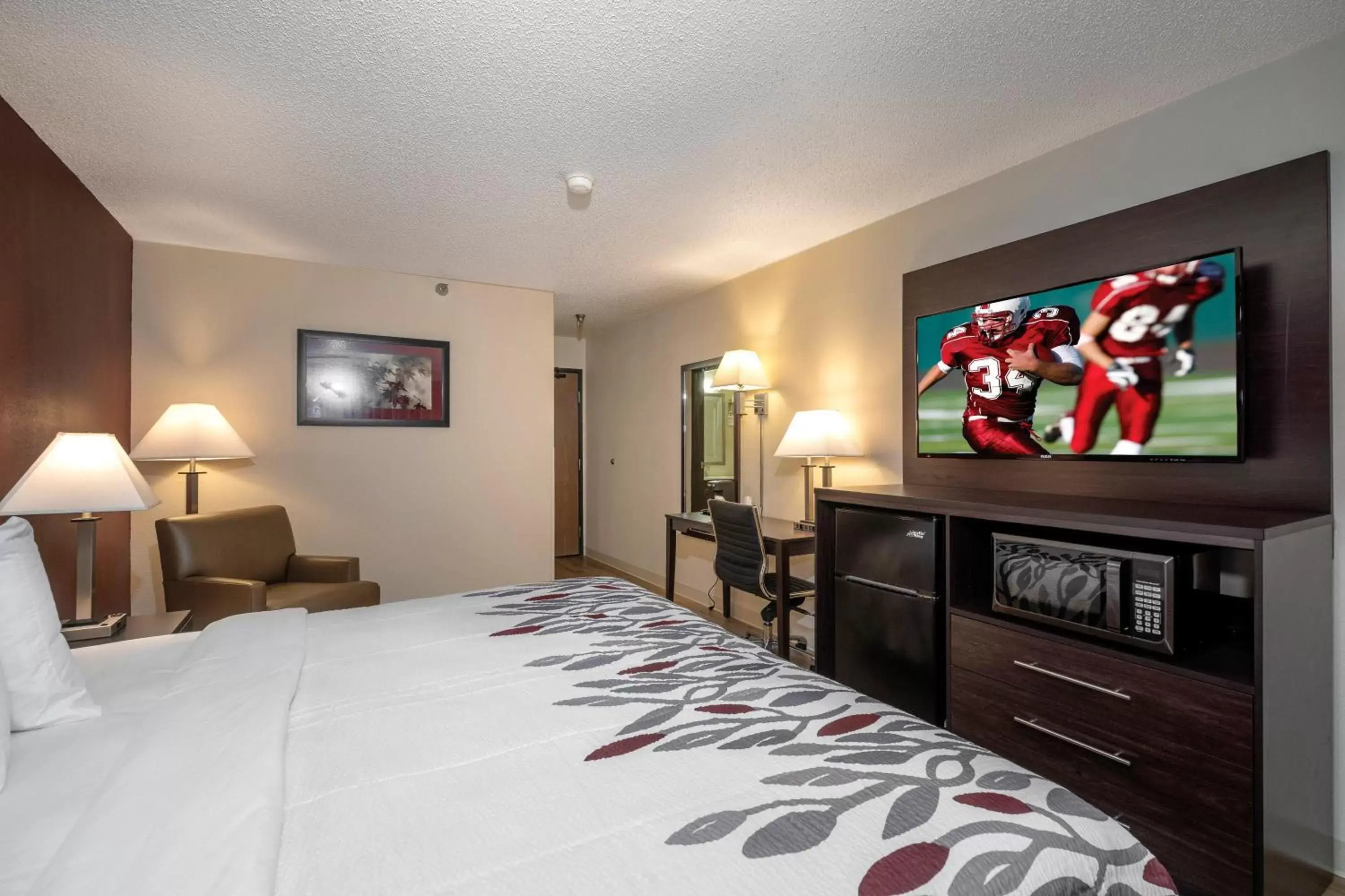 Photo of the whole room, Bed in Red Roof Inn Greensburg Photo of the whole room, Bed in Red Roof Inn Greensburg