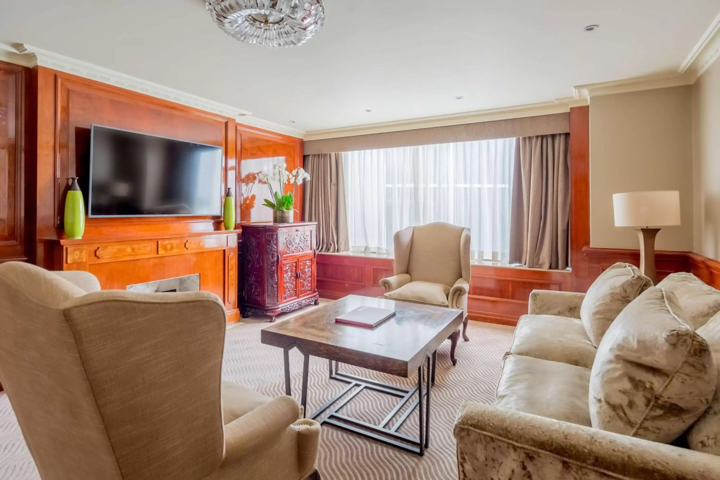 Bedroom, Seating Area in Radisson Blu Edwardian Heathrow Hotel, London