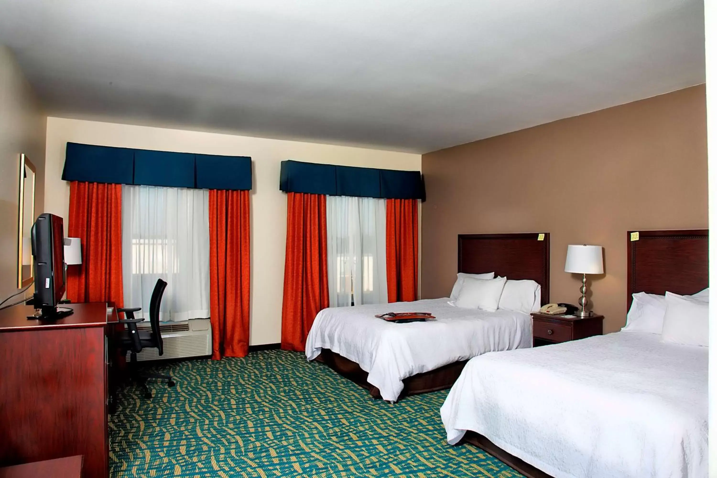 Bed in Hampton Inn and Suites Amarillo West
