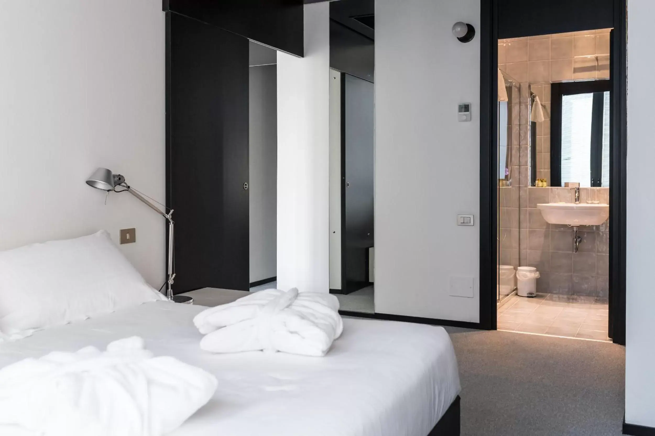 Bedroom, Bed in DUPARC Contemporary Suites