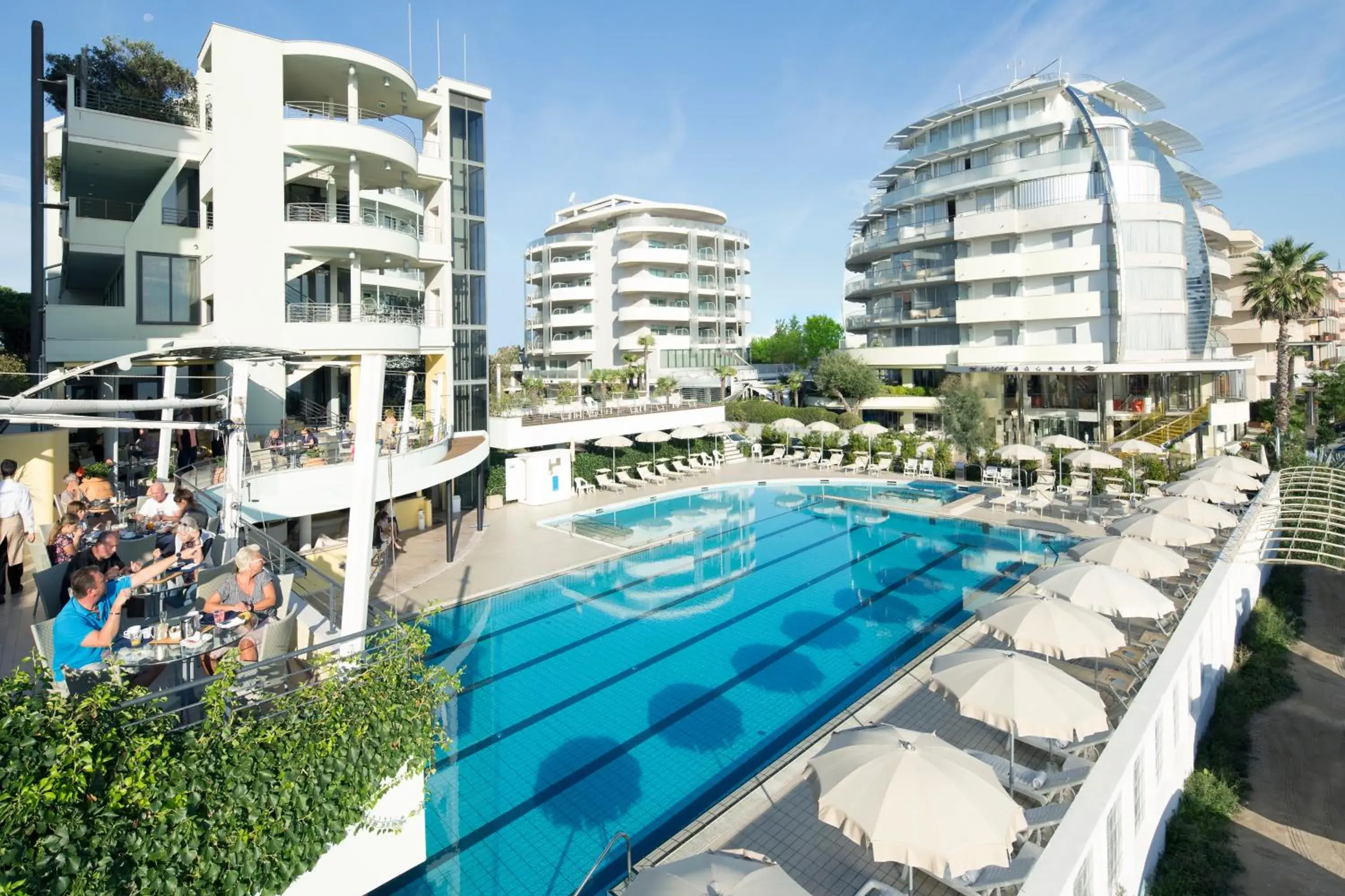 Swimming Pool in Hotel Le Palme - Premier Resort