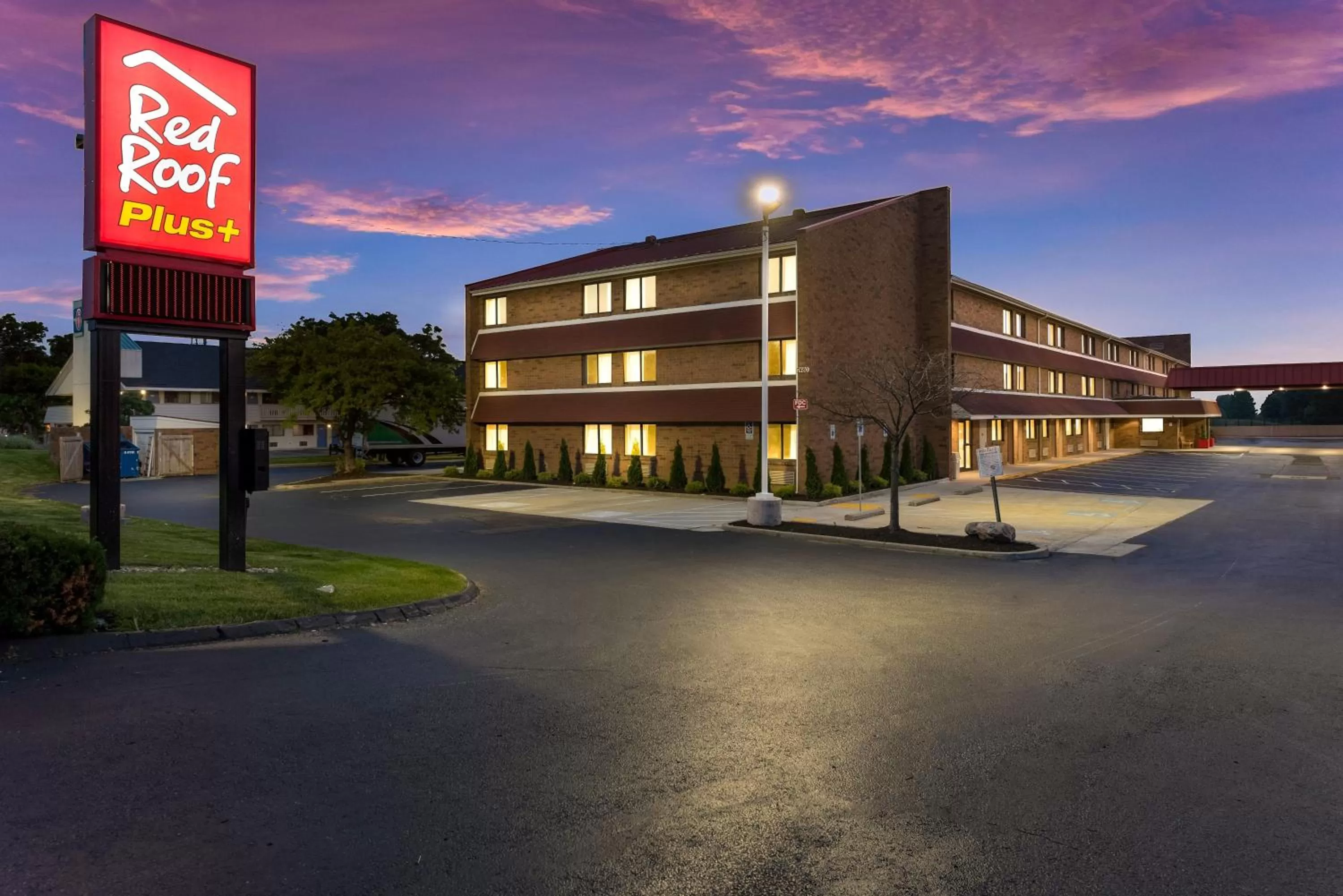 Property building in Red Roof Inn PLUS+ Columbus - Worthington