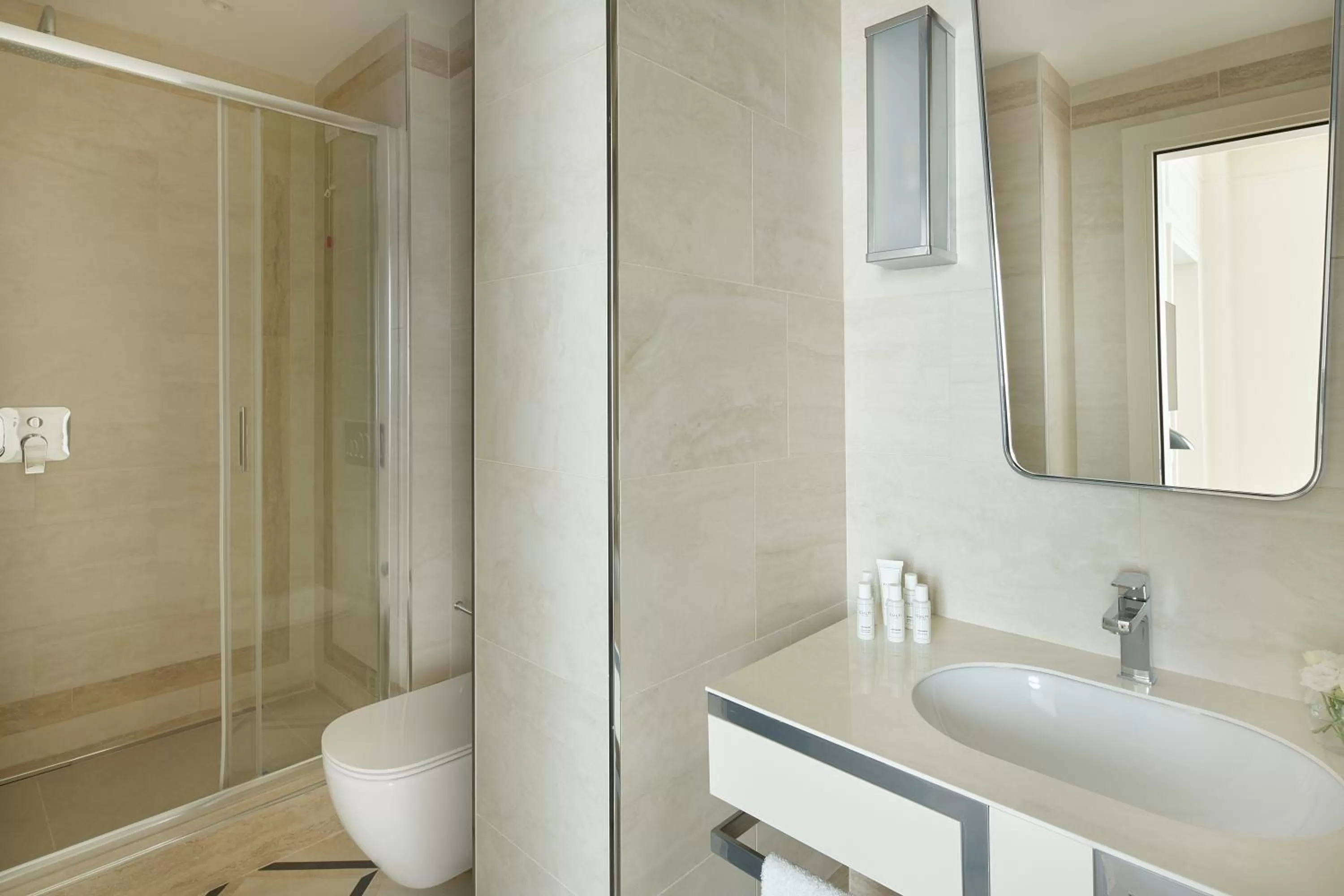 Bathroom in Trastevere Roma UNA Esperienze