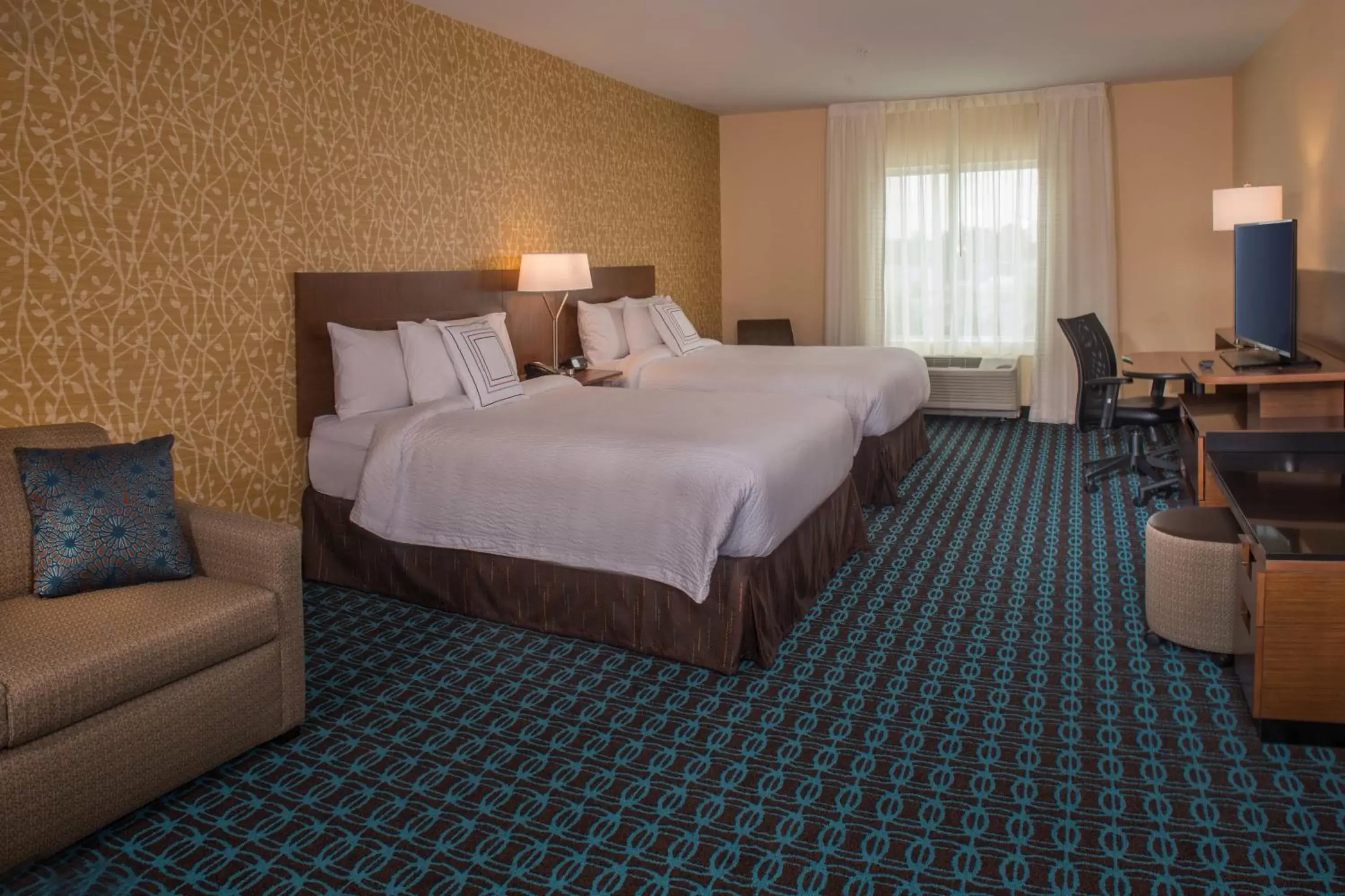 Photo of the whole room, Bed in Fairfield Inn & Suites by Marriott Washington