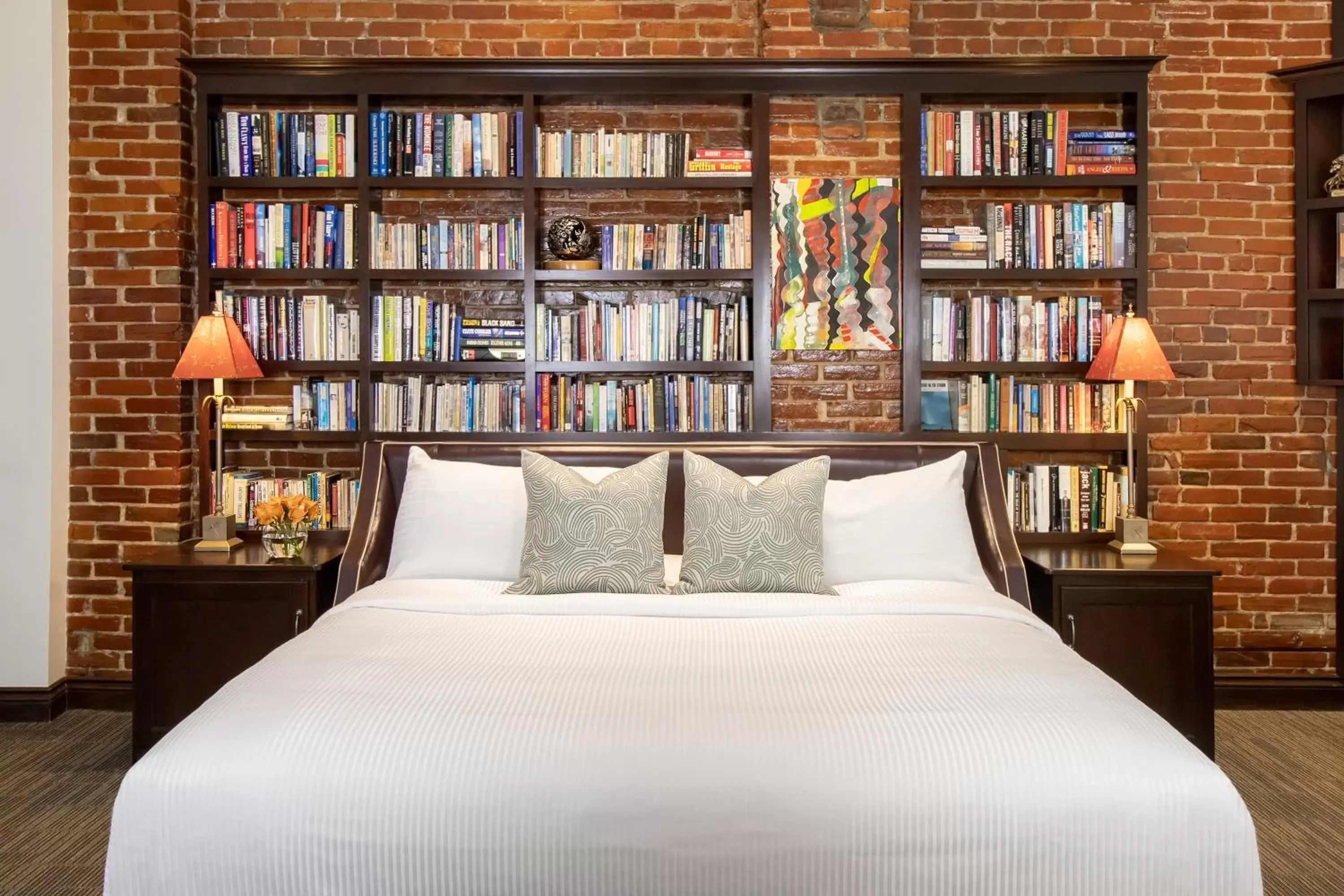 Bedroom, Library in Retro Suites Hotel