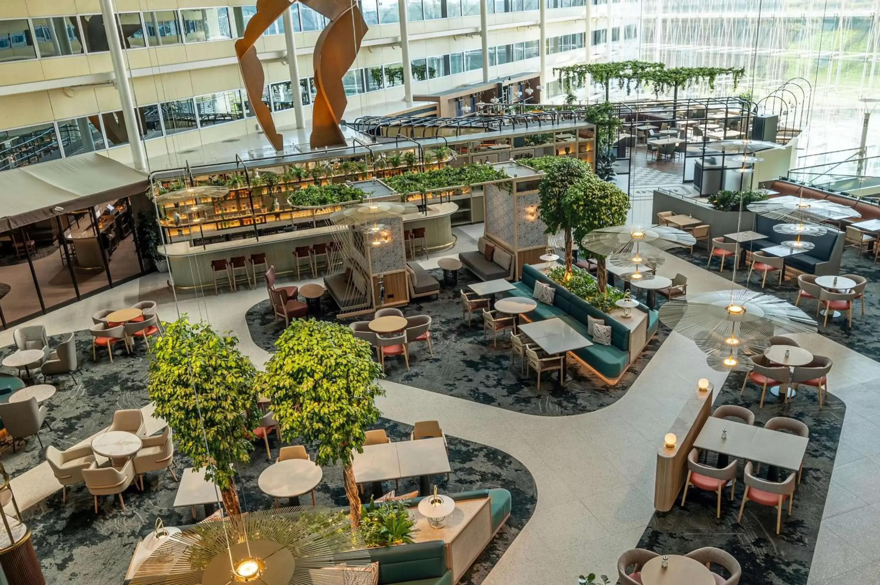 Lounge or bar, Bird's-eye View in Hilton London Heathrow Airport