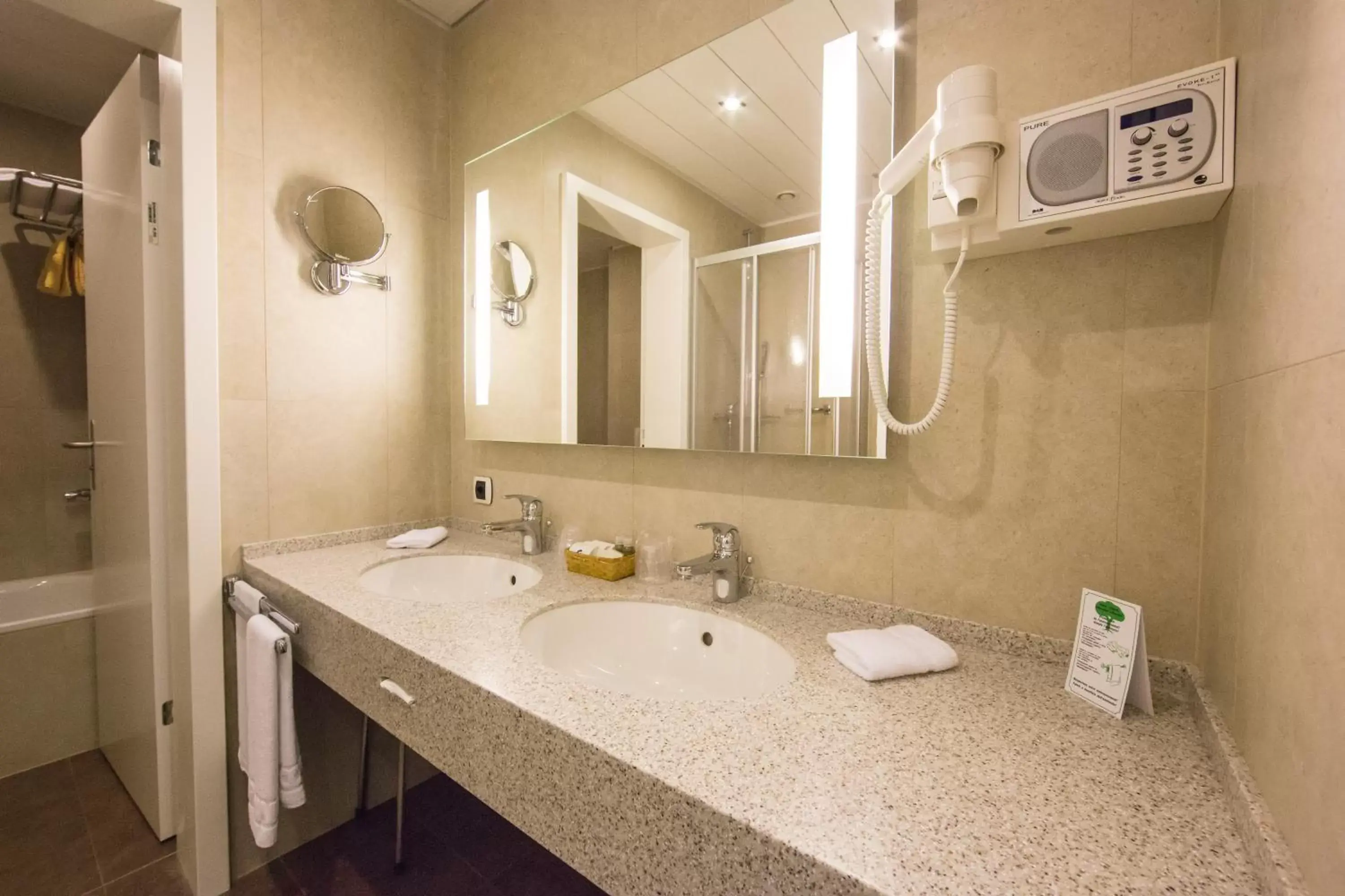 Bathroom in Hotel Coronado