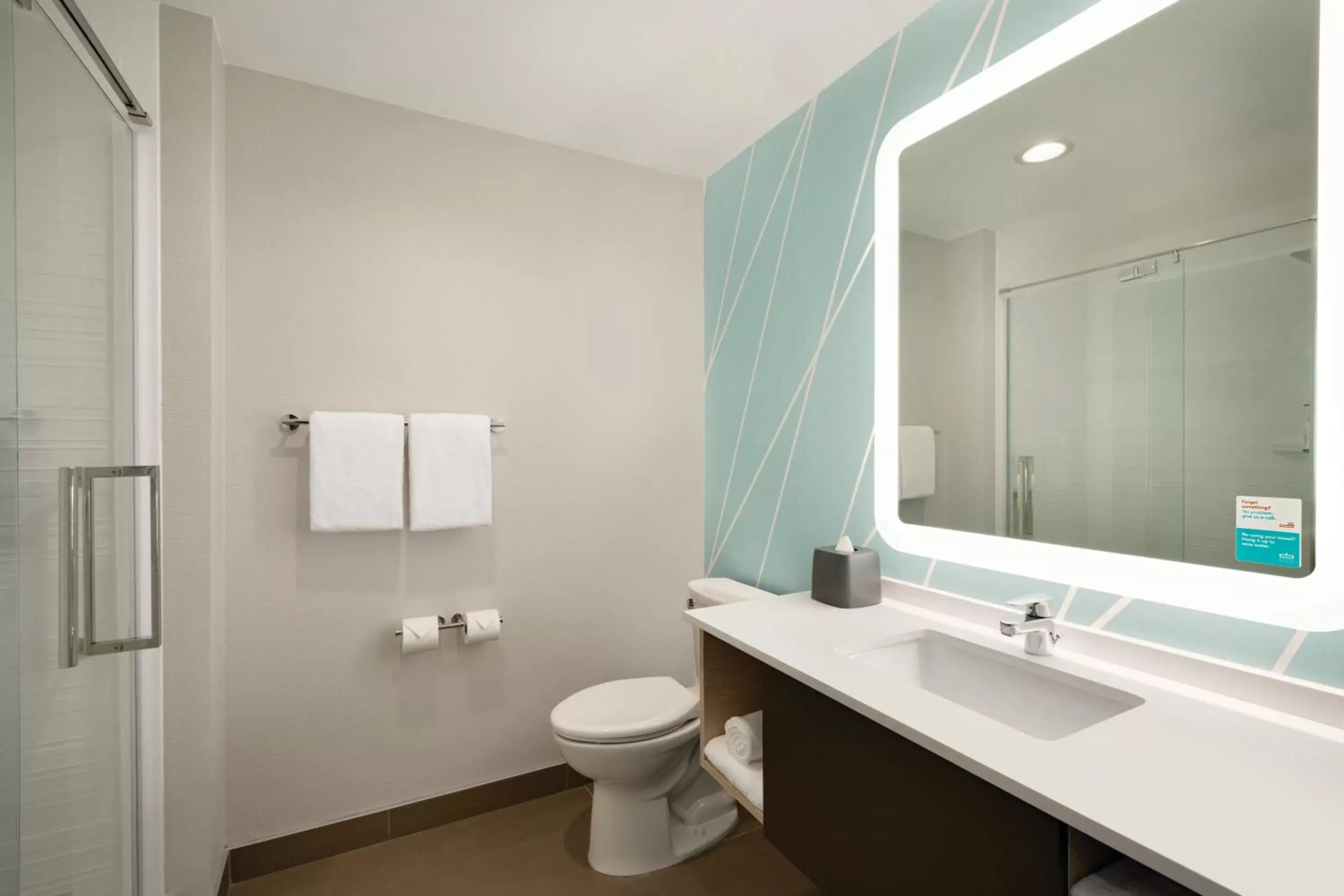Bathroom in avid hotels - Chicago O Hare - Des Plaines