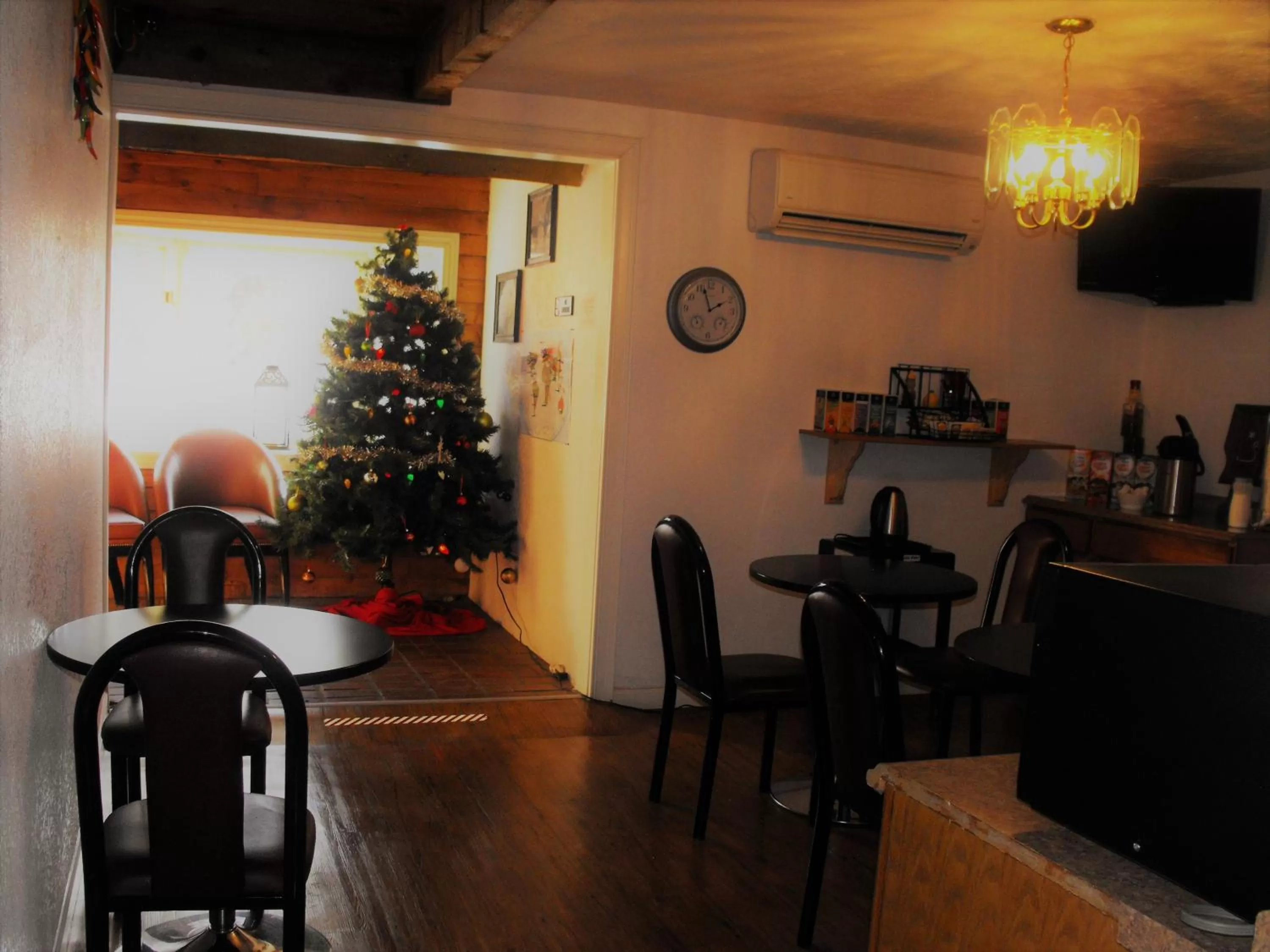 Eagle Crater Lake Inn