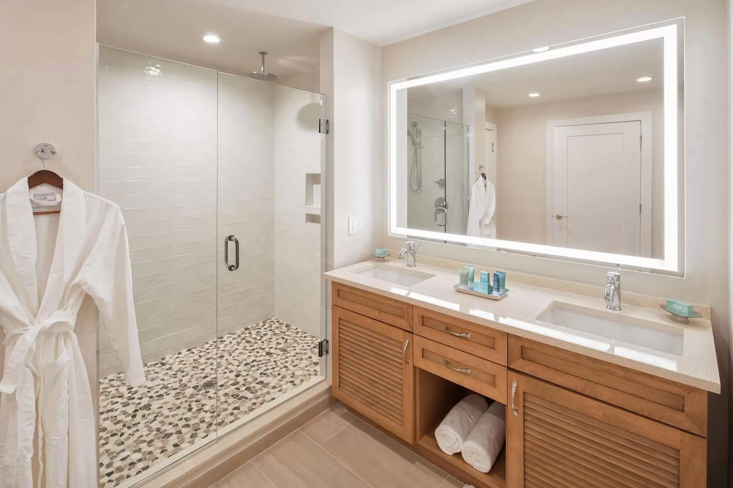 Bathroom in Waterline Marina Resort & Beach Club, Autograph Collection