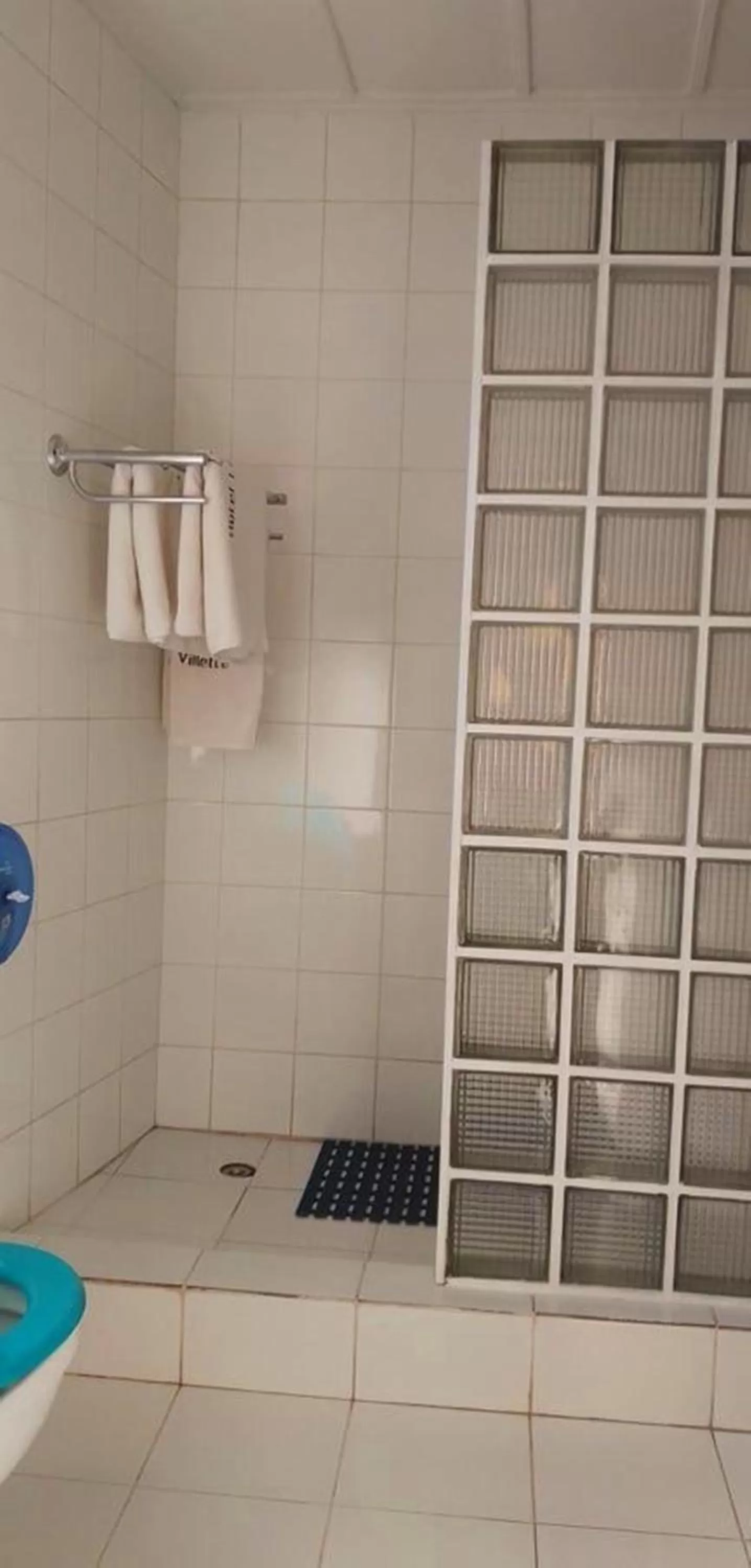 Shower in Hotel La Villette