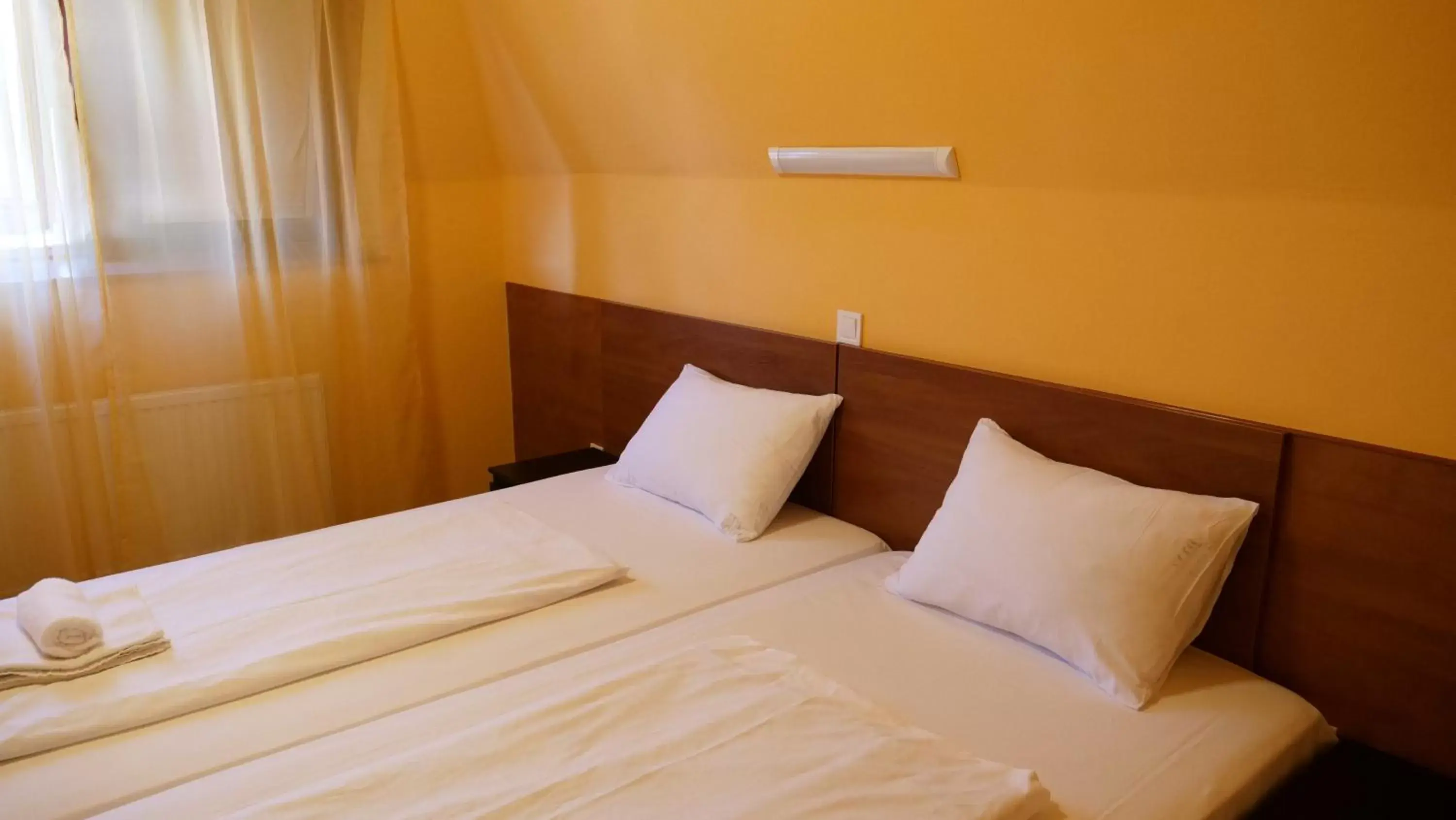 Property building, Bed in Attila Hotel