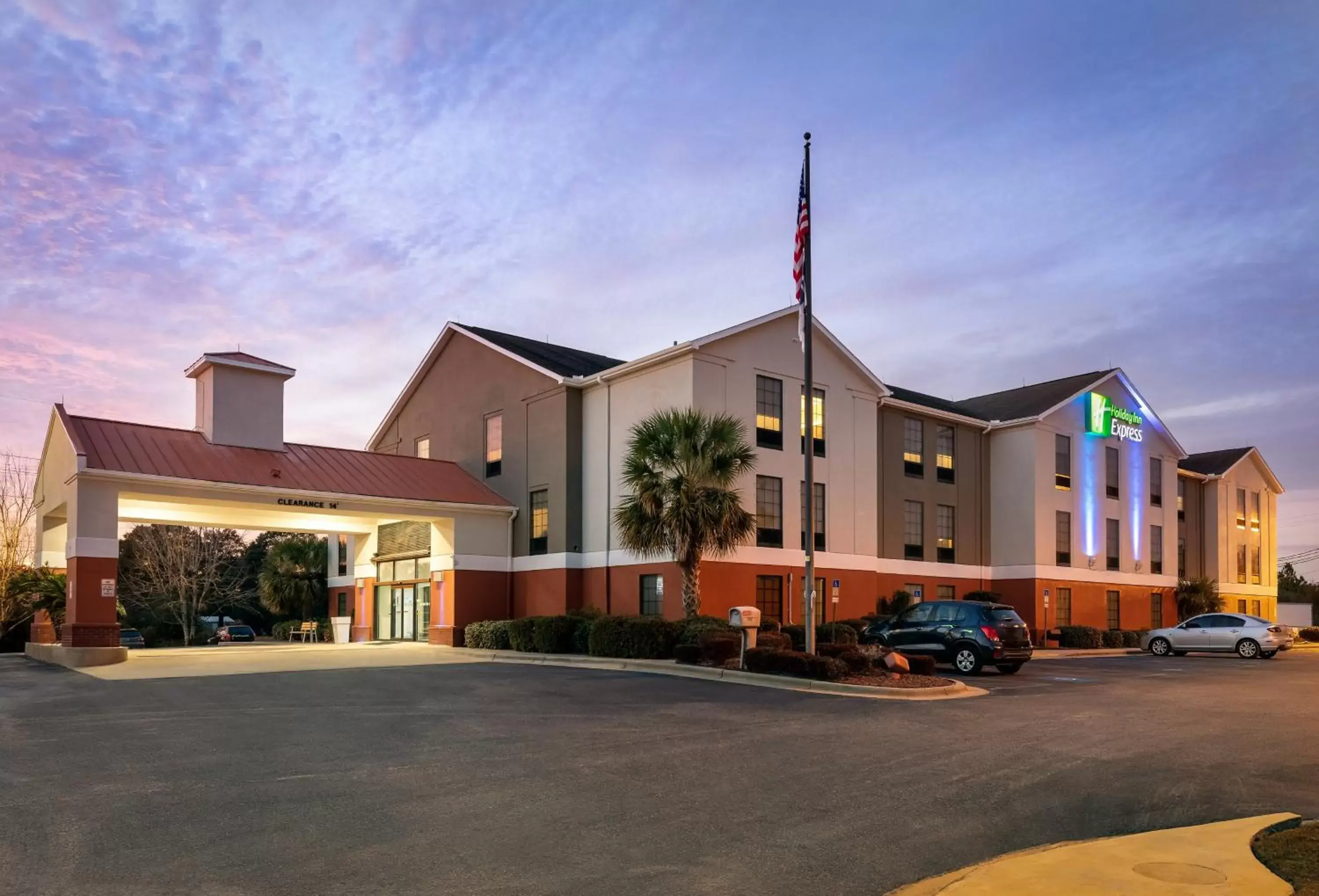 Property Building in Holiday Inn Express & Suites Milton East I-10, an IHG Hotel