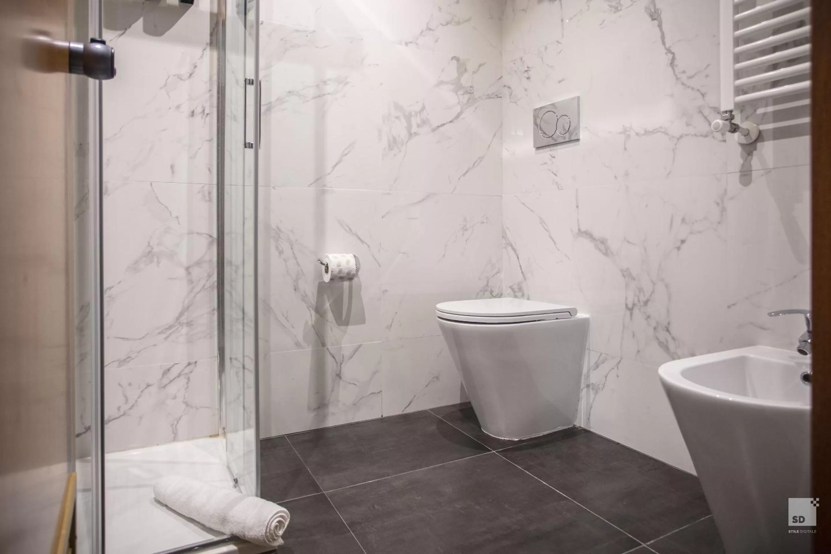 Shower in Hotel Diplomatic