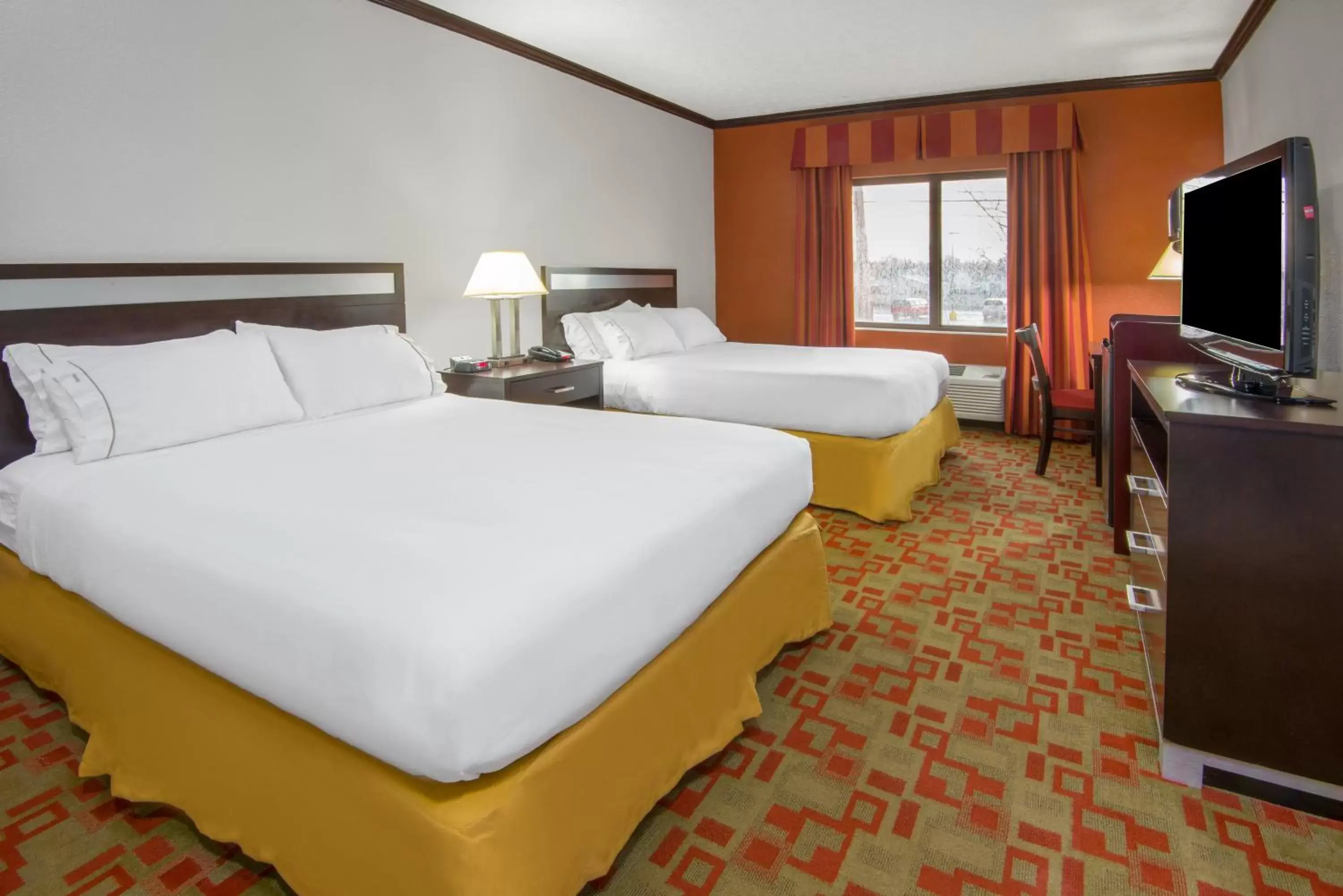 Photo of the whole room, Bed in Holiday Inn Express Cleveland Airport - Brook Park, an IHG Hotel