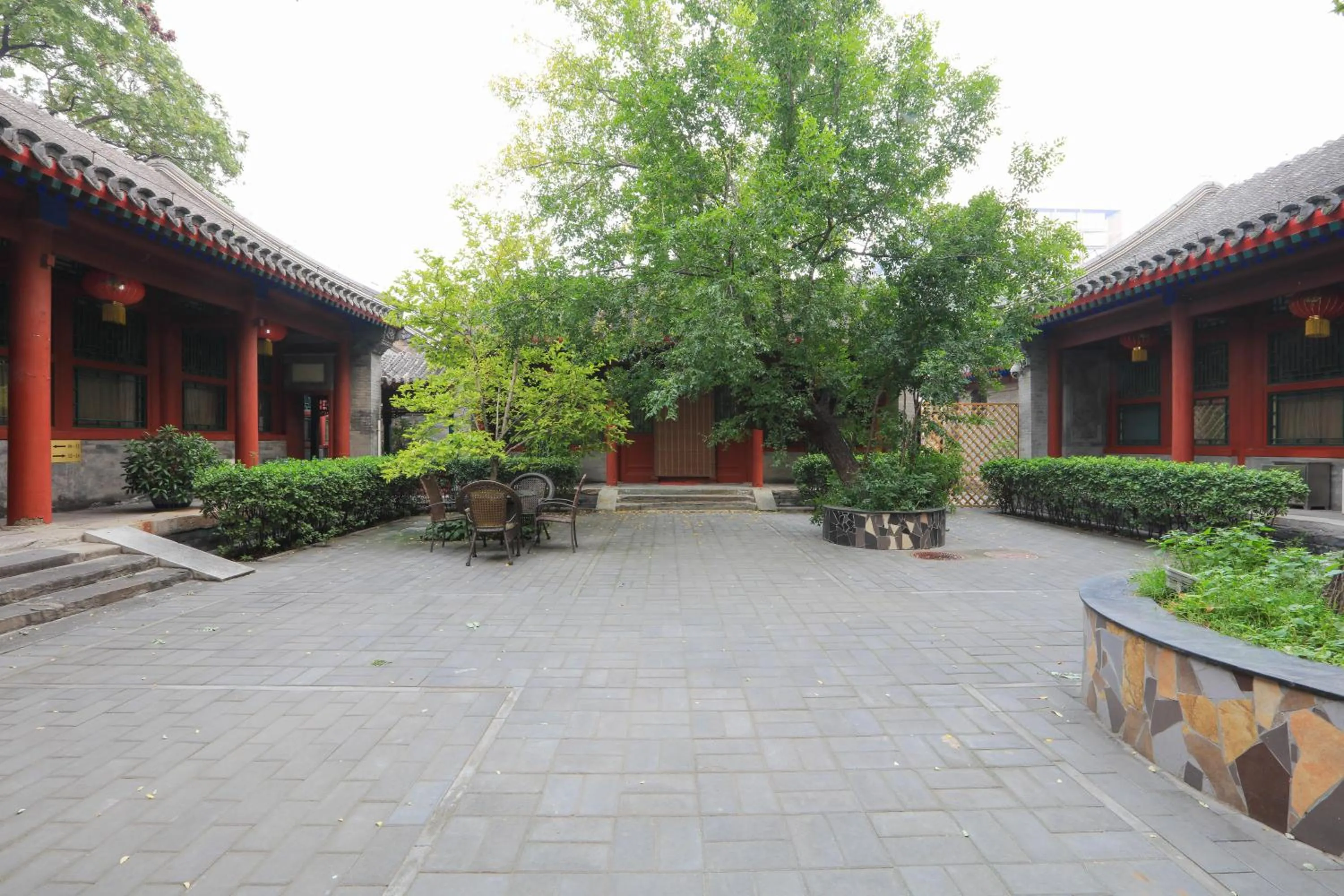 Spring in Beijing Jingyuan Courtyard Hotel