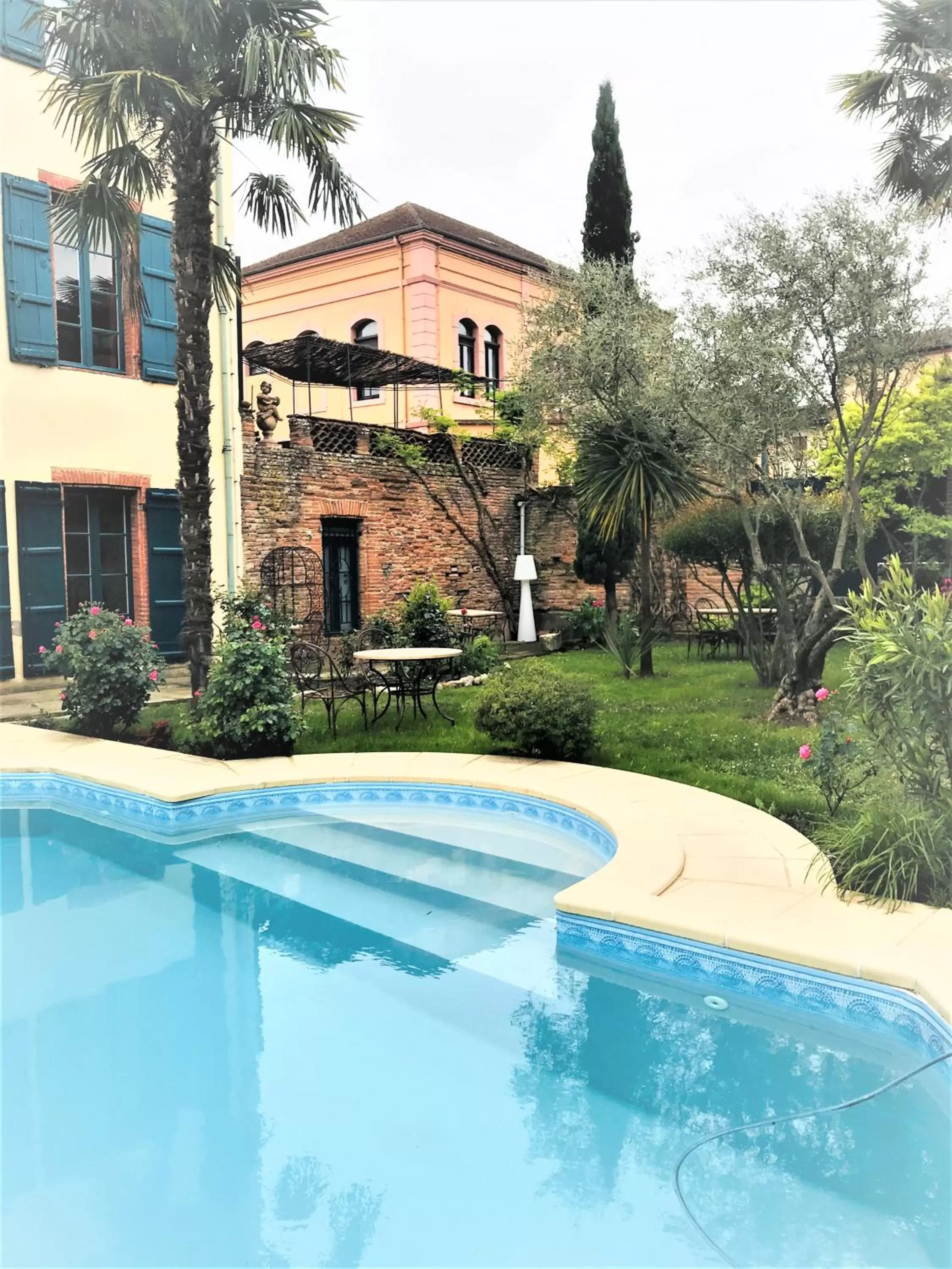 Property building, Swimming Pool in L'Arche de Moissac