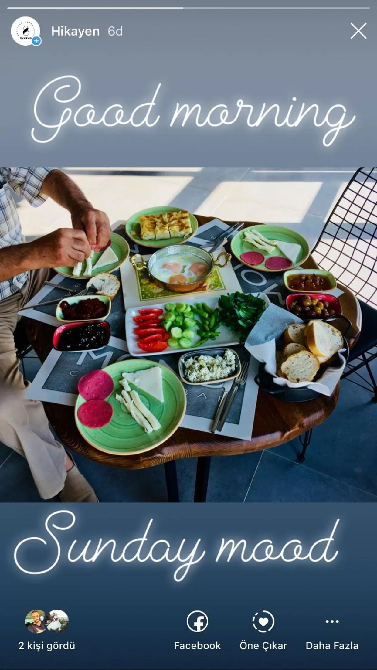 Breakfast in 8 Rooms Hotel