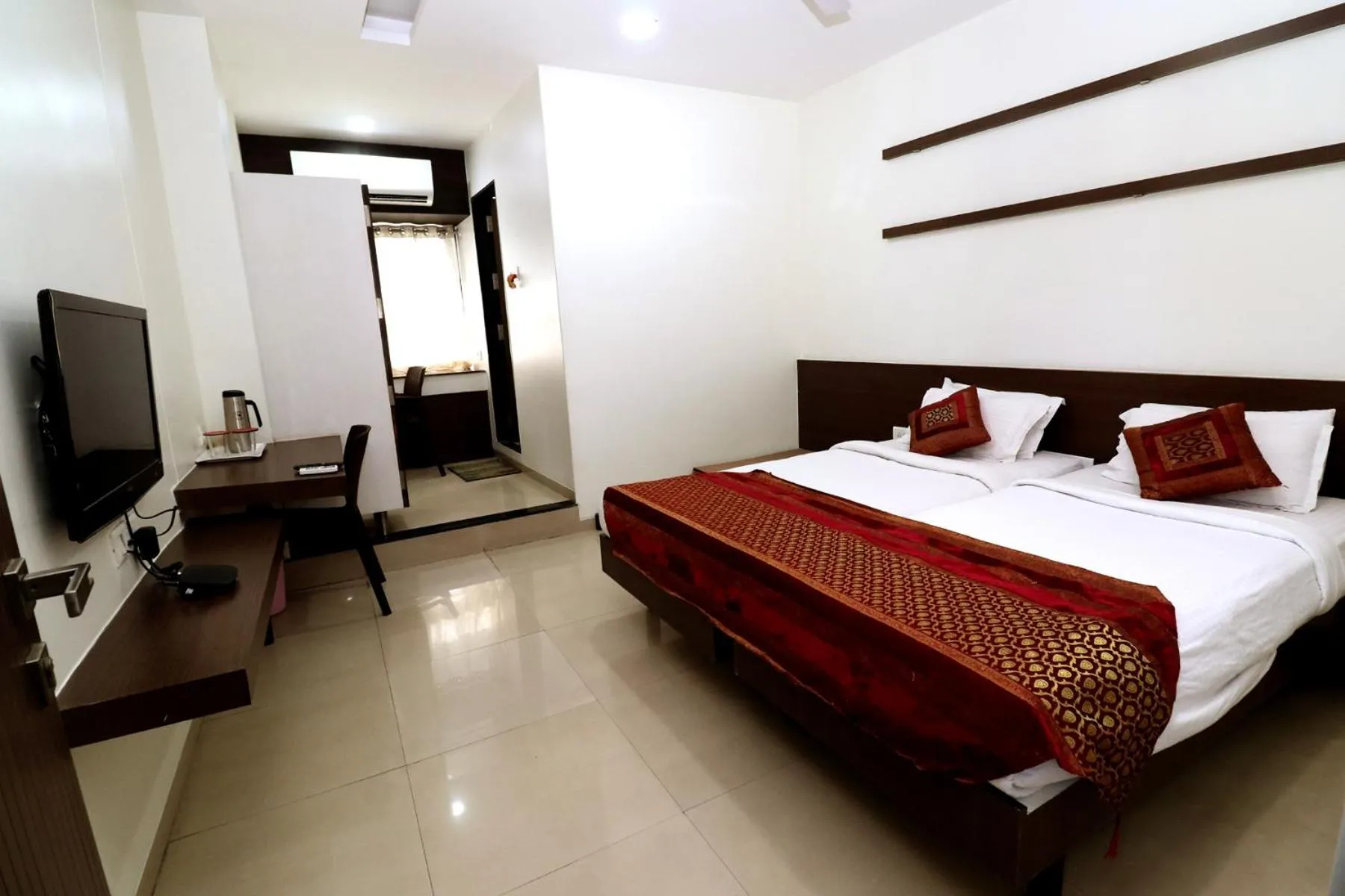 Bed in Hotel Girnar