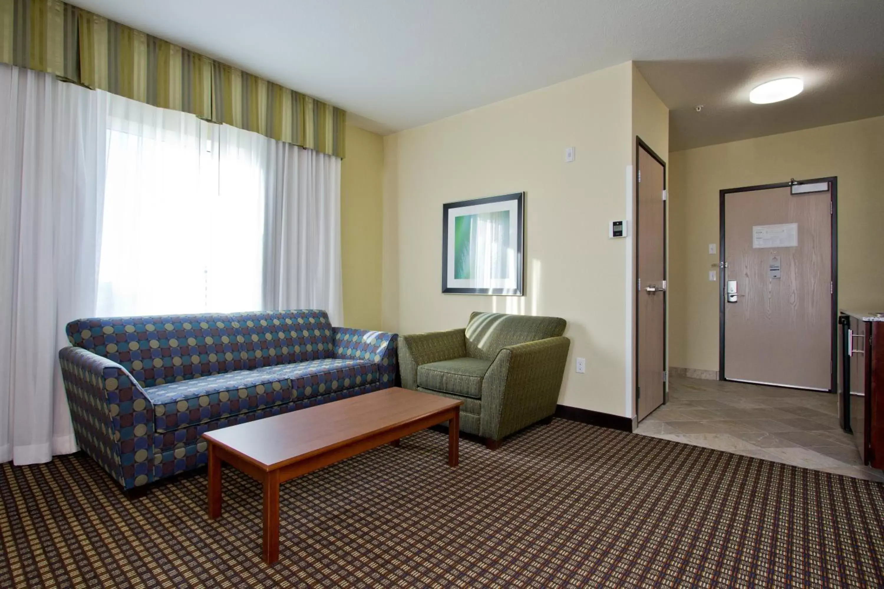 Photo of the whole room, Seating Area in Holiday Inn Express and Suites Denver East Peoria Street, an IHG Hotel