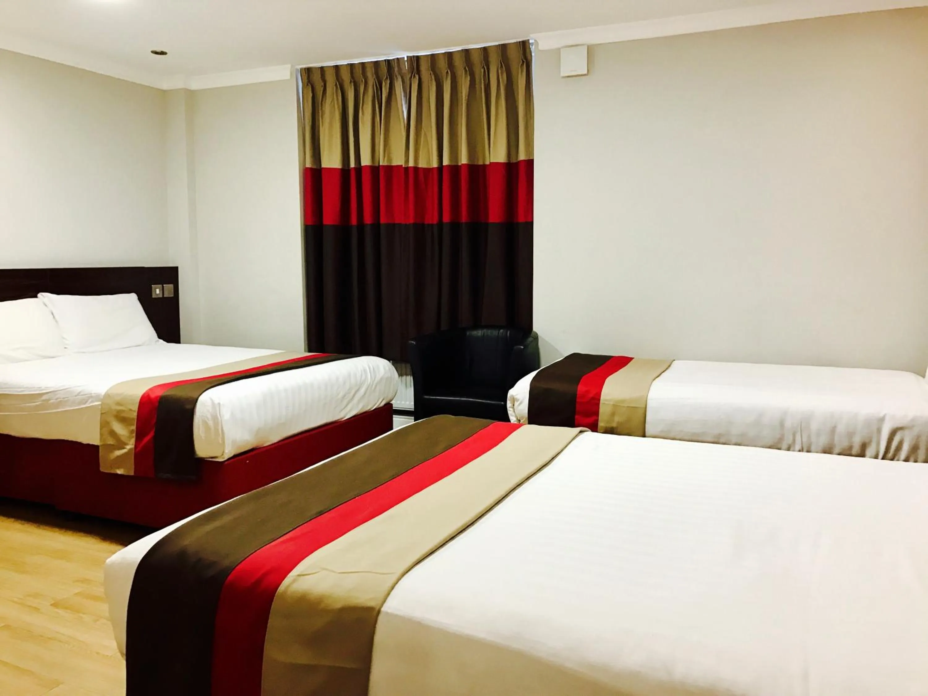 Bedroom, Bed in Royal Cambridge Hotel