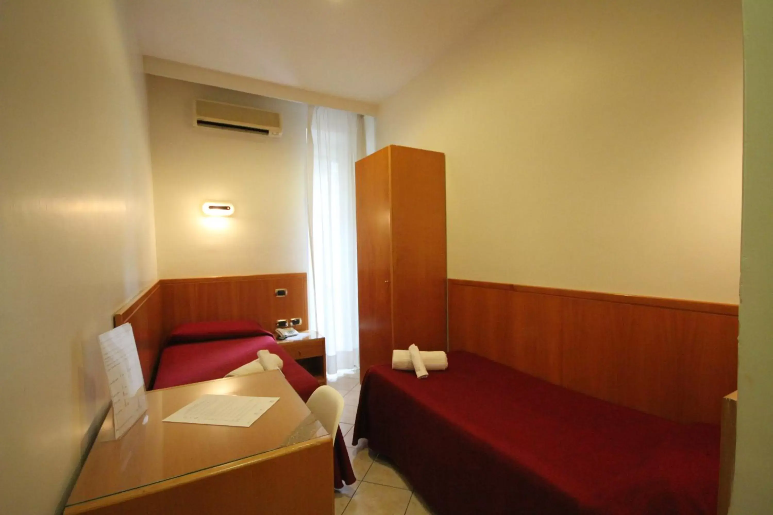Photo of the whole room, Bed in Hotel Zara Napoli