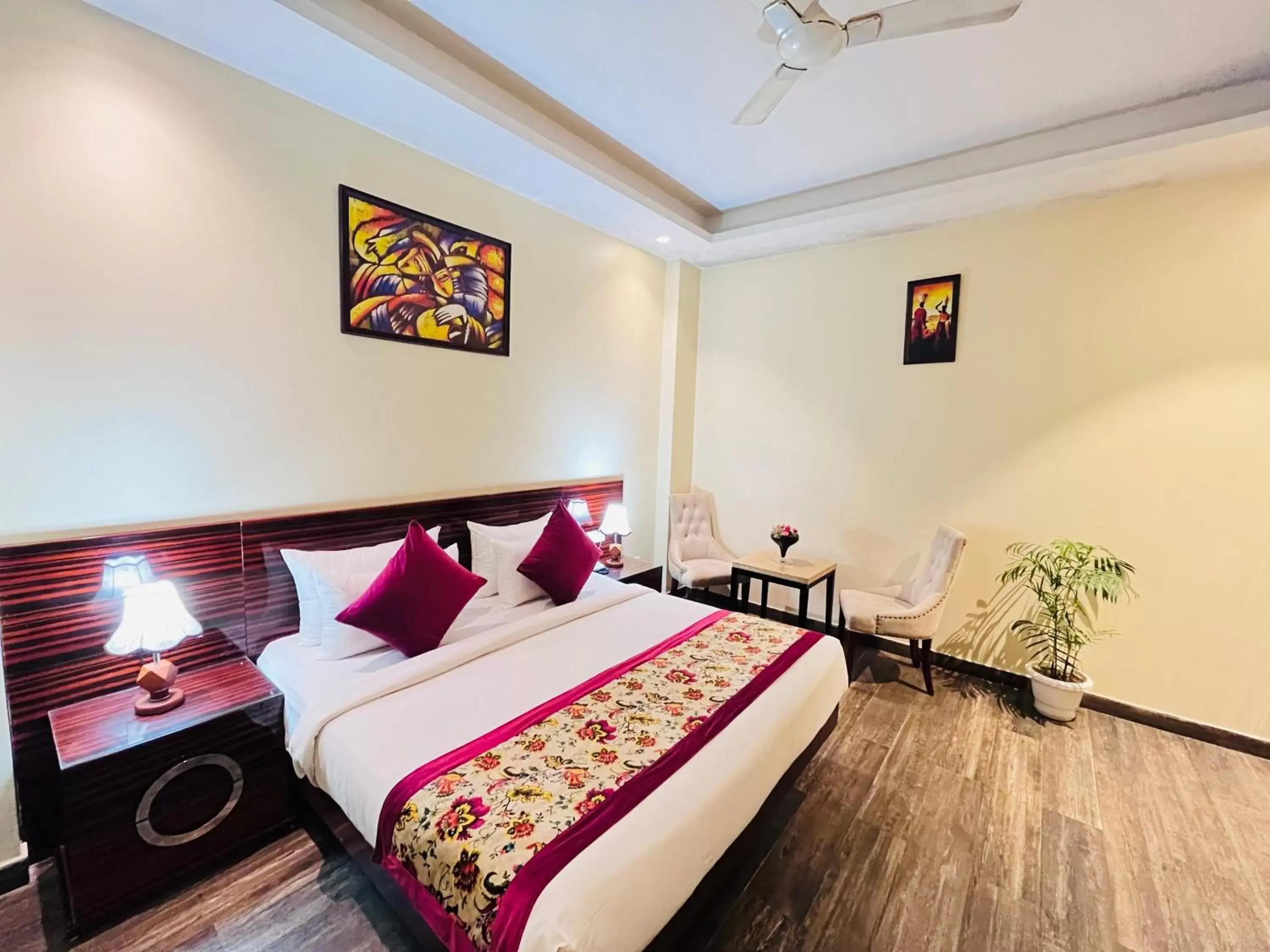 Bed in Hotel Banz - Near Delhi International Airport