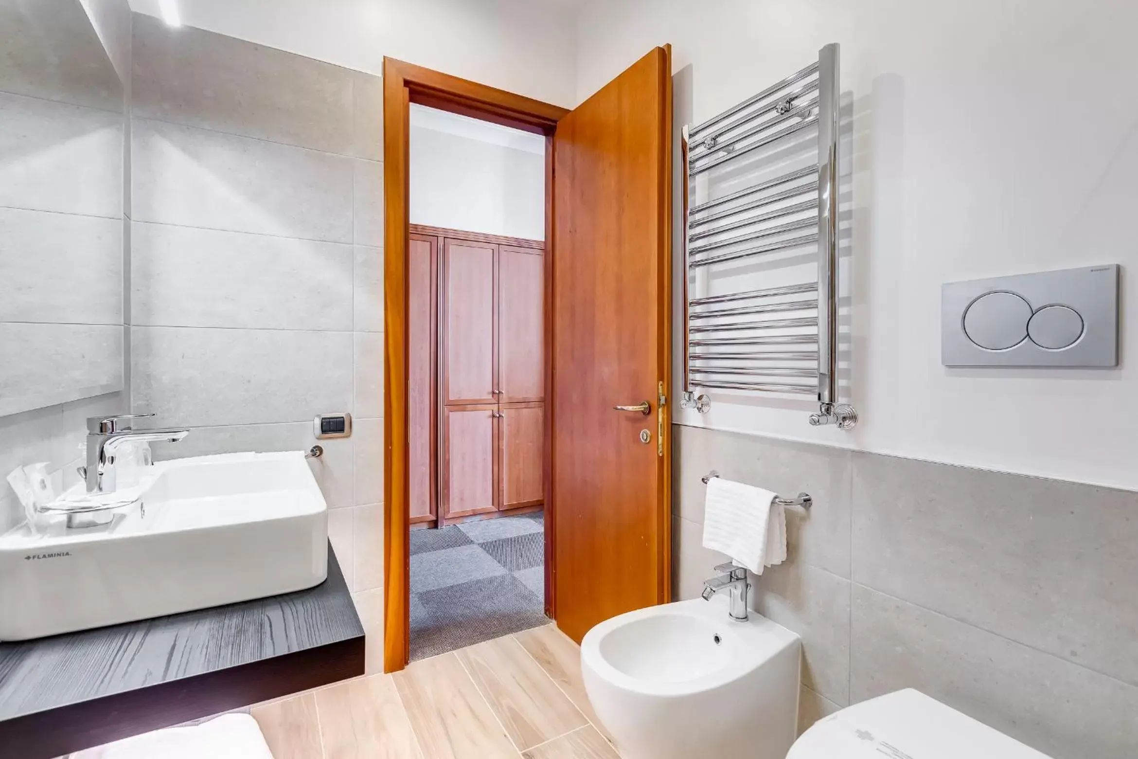Bathroom in Romoli Hotel