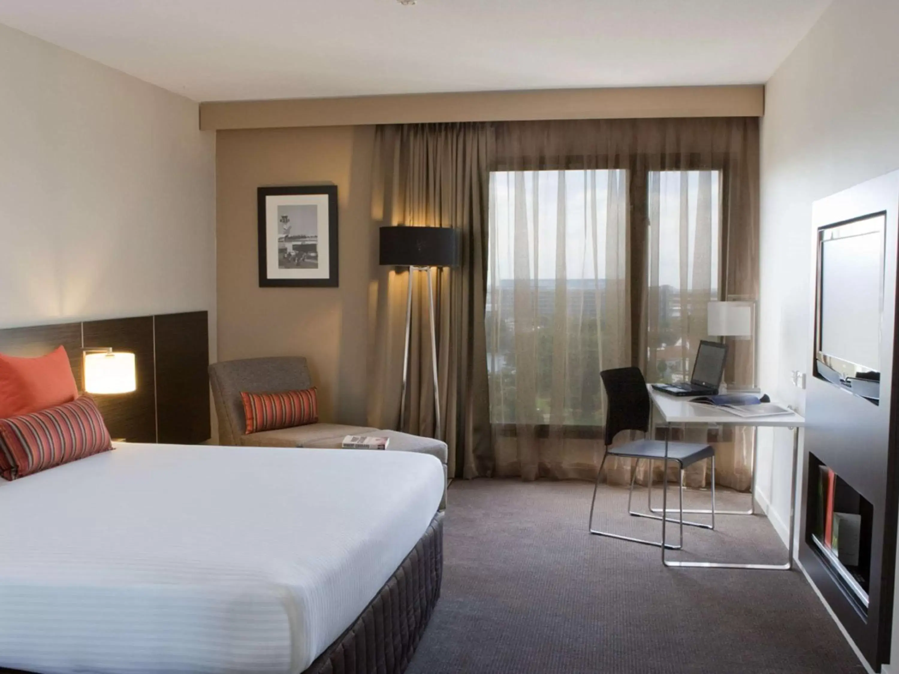 Photo of the whole room, Bed in Novotel Sydney International Airport