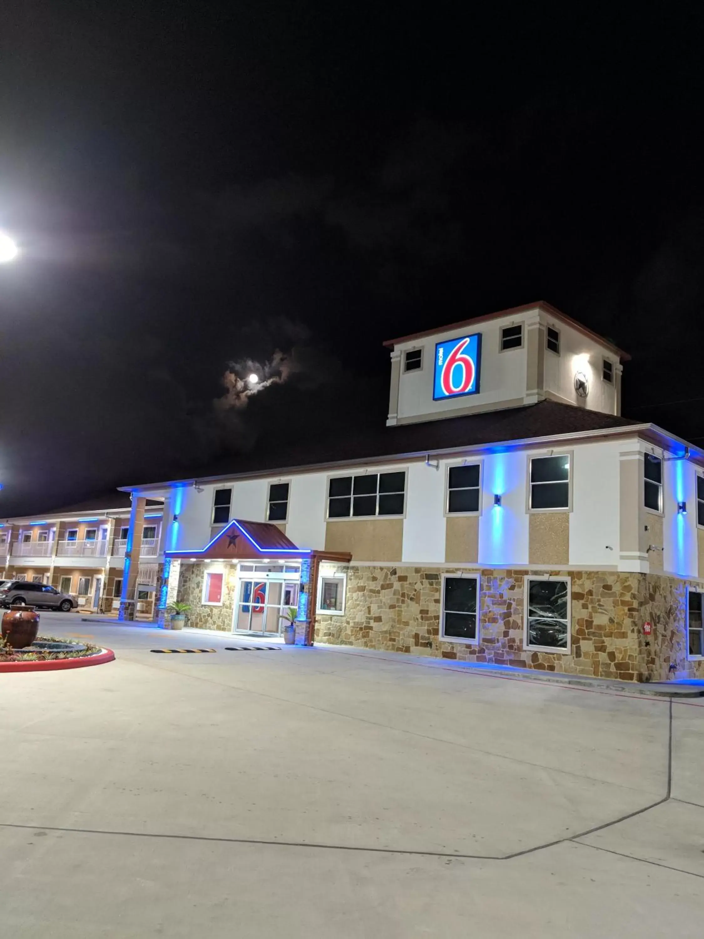 Property Building in Motel 6-Houston, TX - North