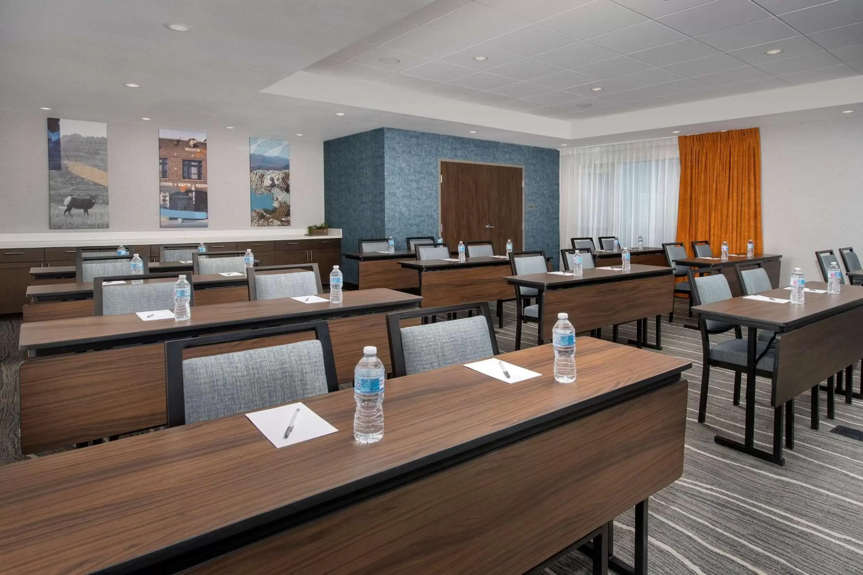 Meeting/conference room, Restaurant/Places to Eat in Hampton Inn & Suites Rapid City Rushmore, SD